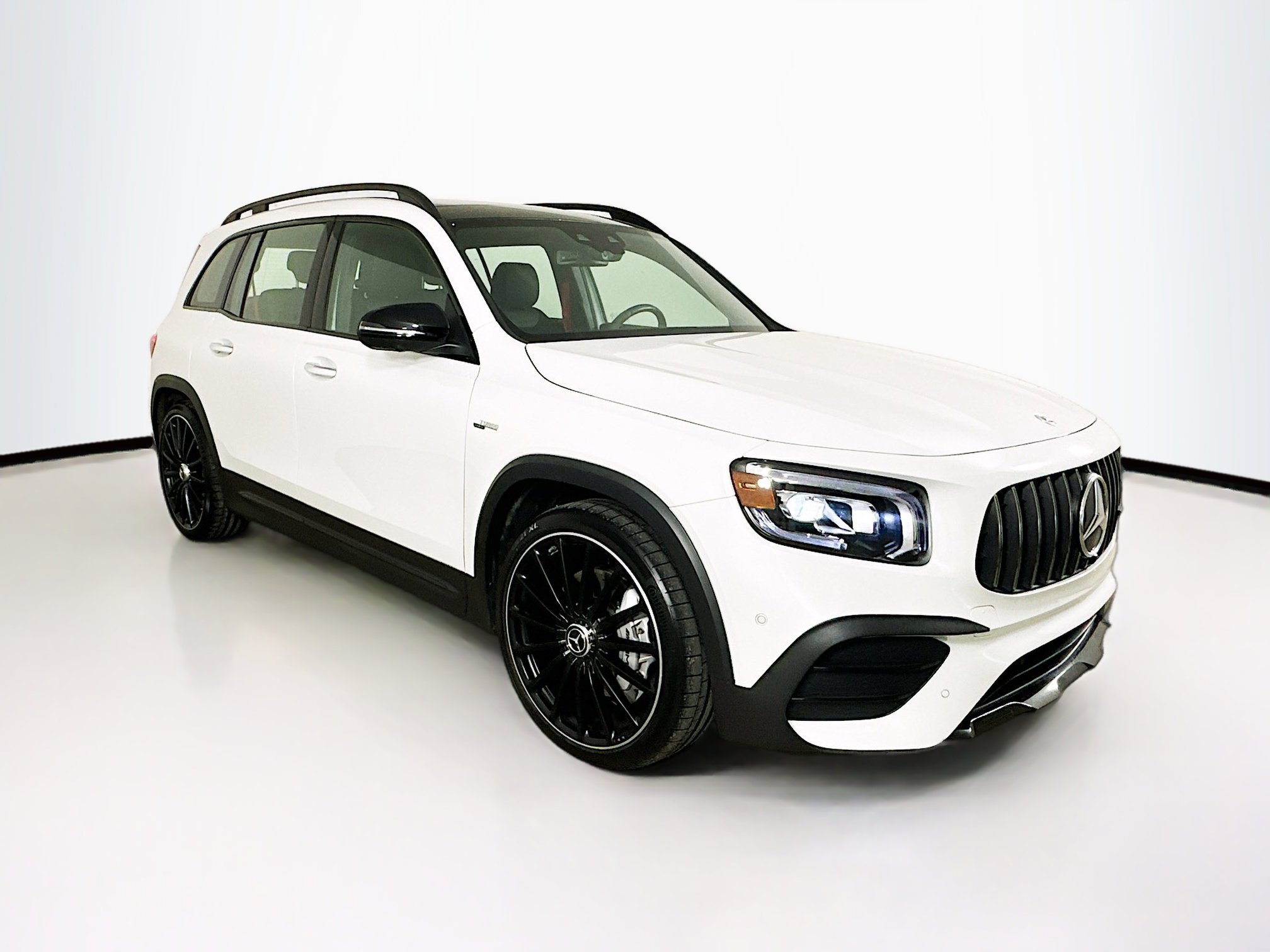 2023 Mercedes-Benz GLB Base's photo