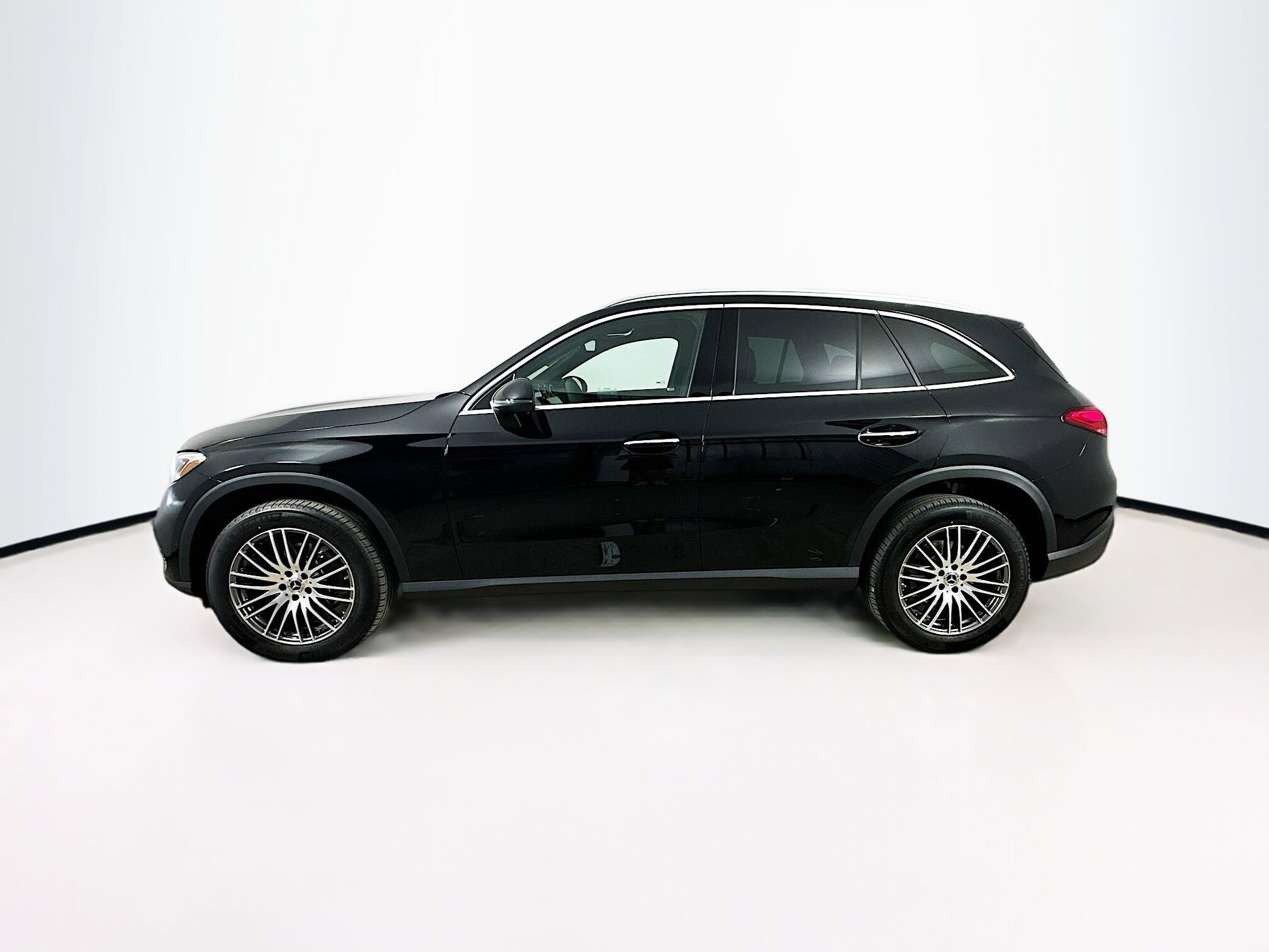 2025 Mercedes Benz GLC 300 4MATIC photo 2