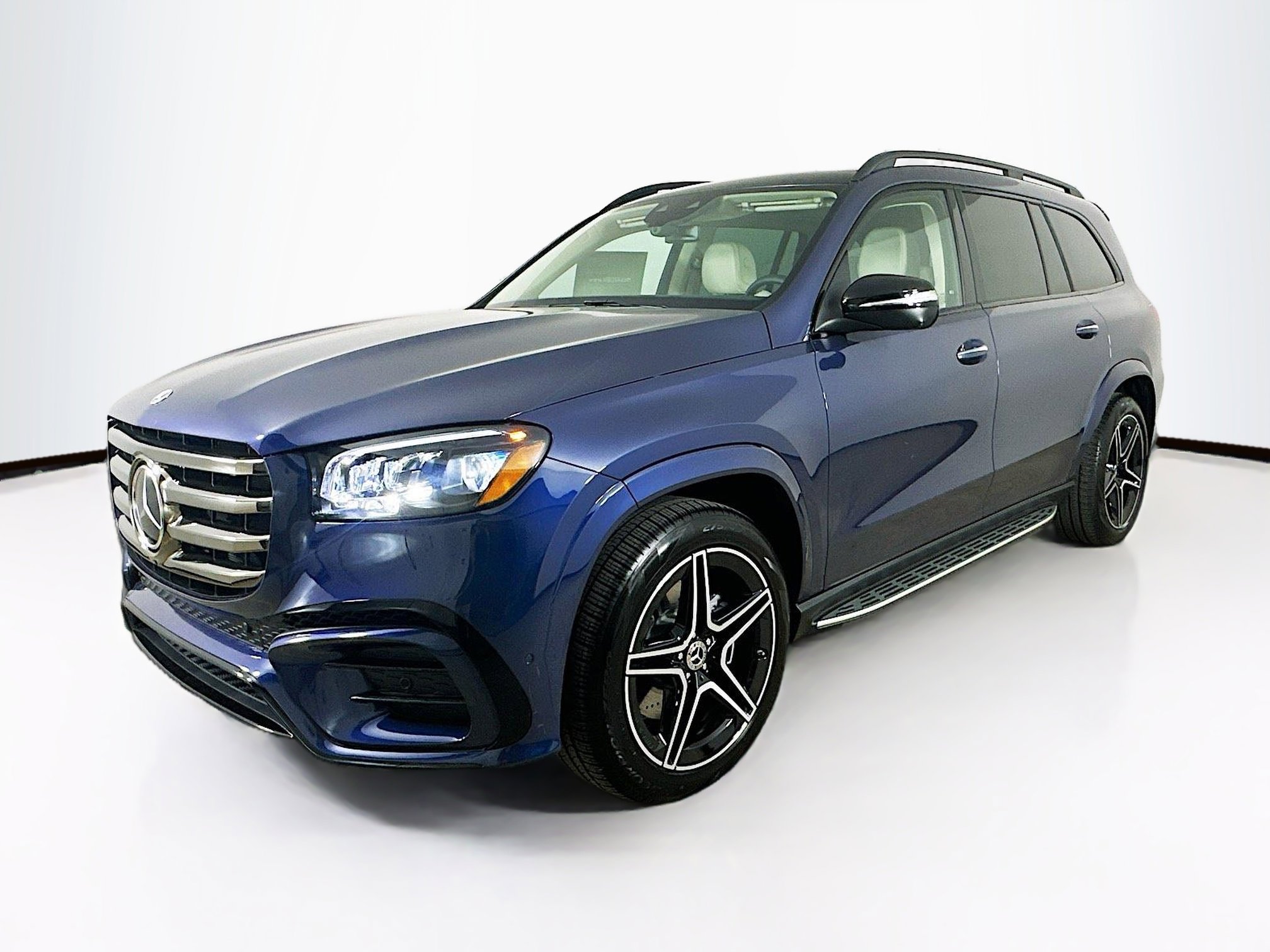 2026 Mercedes Benz GLS 450 4MATIC photo 3