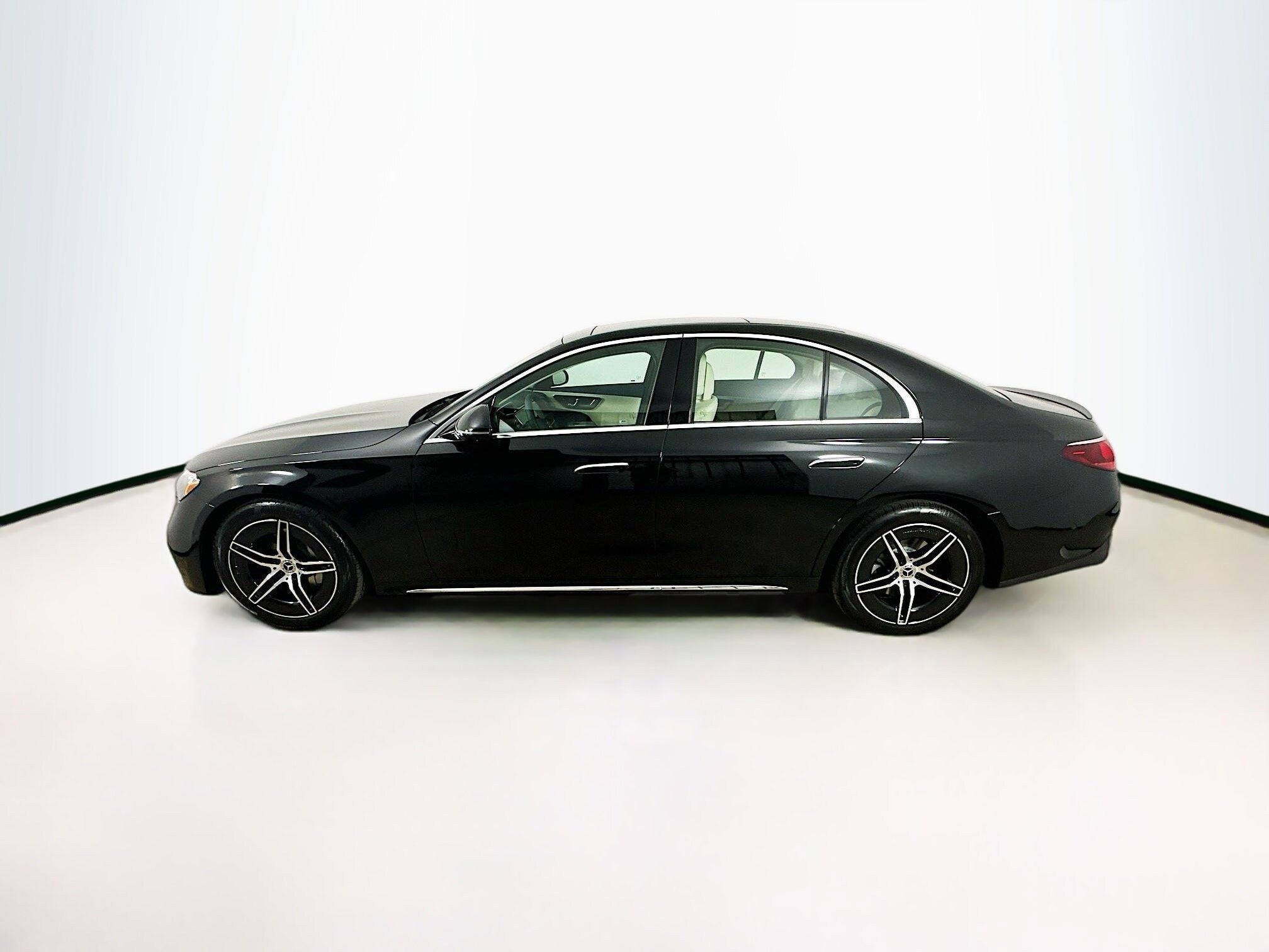 2025 Mercedes Benz E 350 4MATIC Sedan photo 4