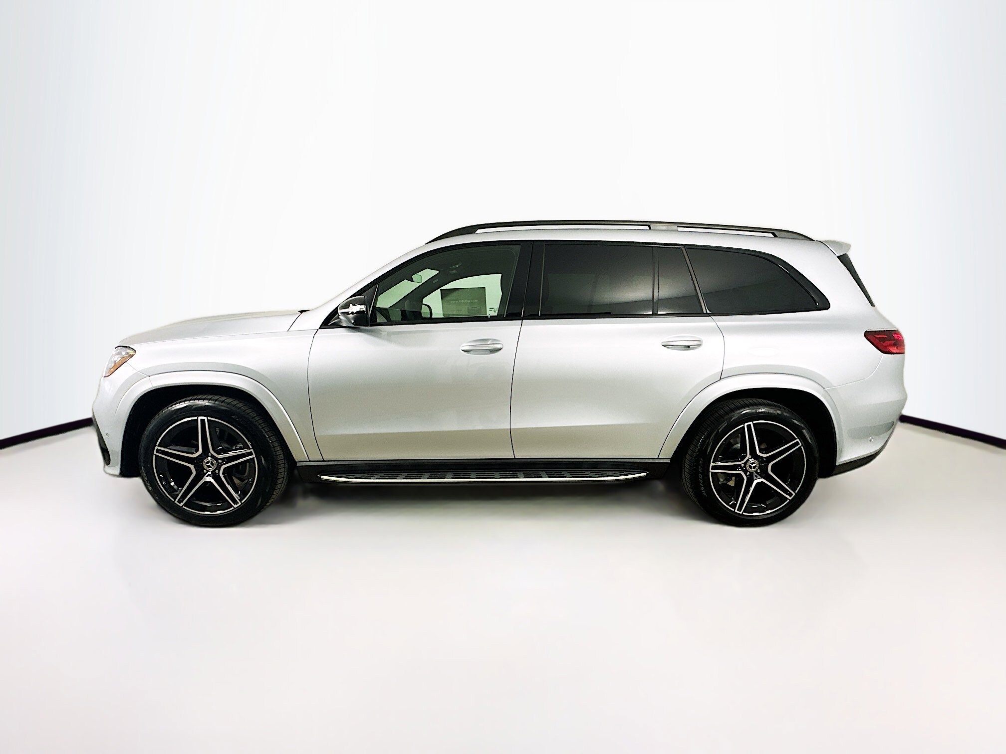 2026 Mercedes Benz GLS 450 4MATIC photo 4