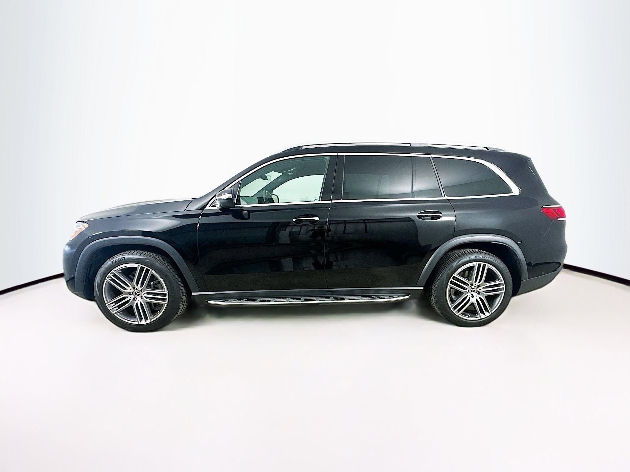 2023 Mercedes Benz GLS 450 4MATIC photo 2