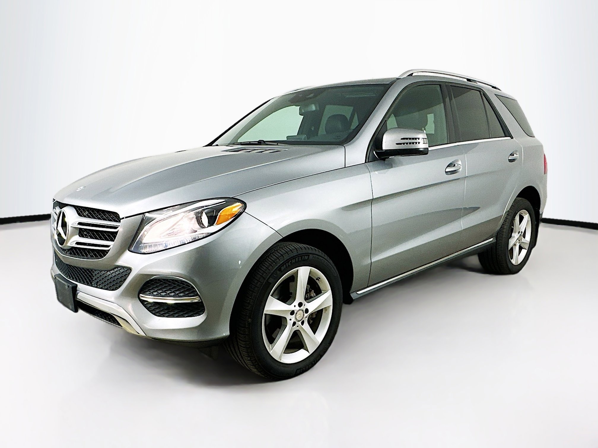 2016 Mercedes Benz GLE 300d 4MATIC photo 3