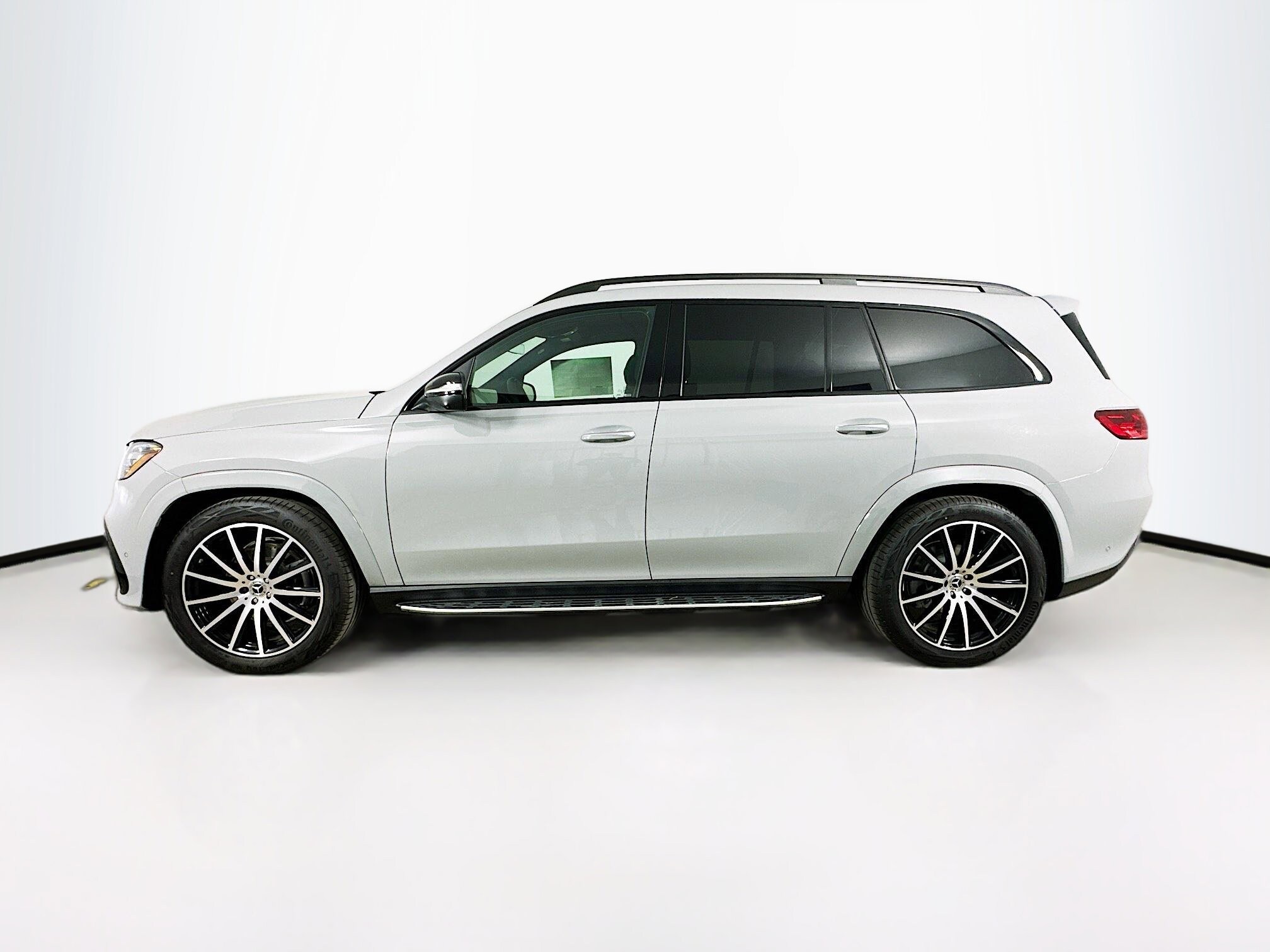 2025 Mercedes Benz GLS 450 4MATIC photo 4