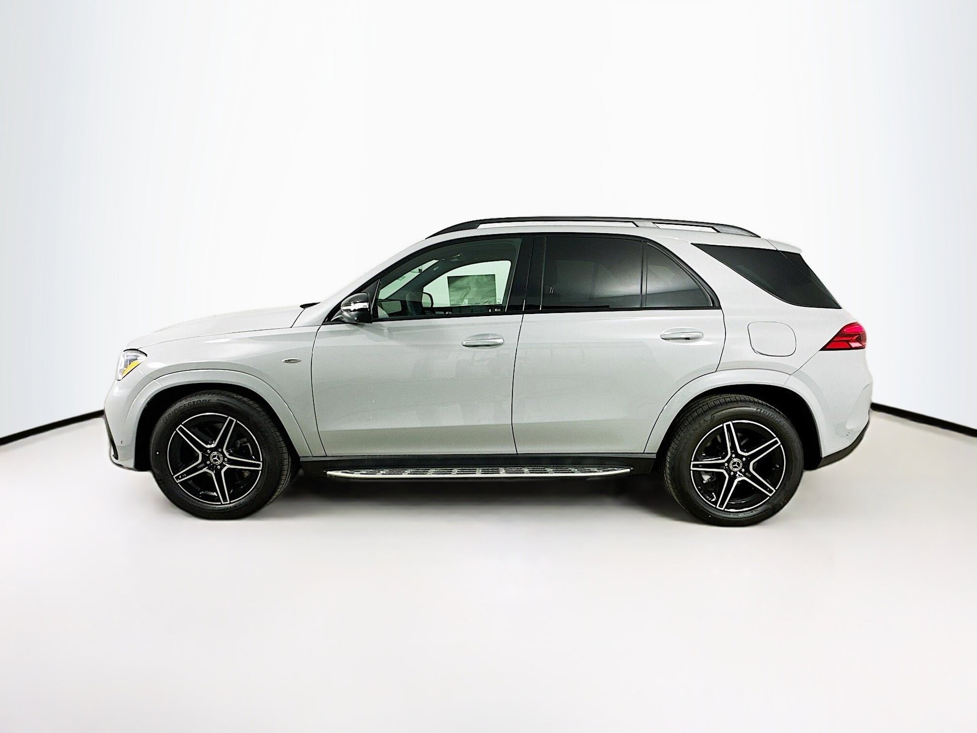 2025 Mercedes Benz GLE 450e 4MATIC photo 2
