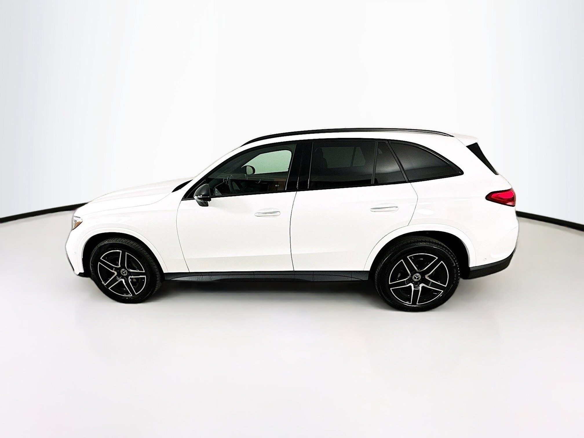 2025 Mercedes Benz GLC 300 4MATIC photo 4