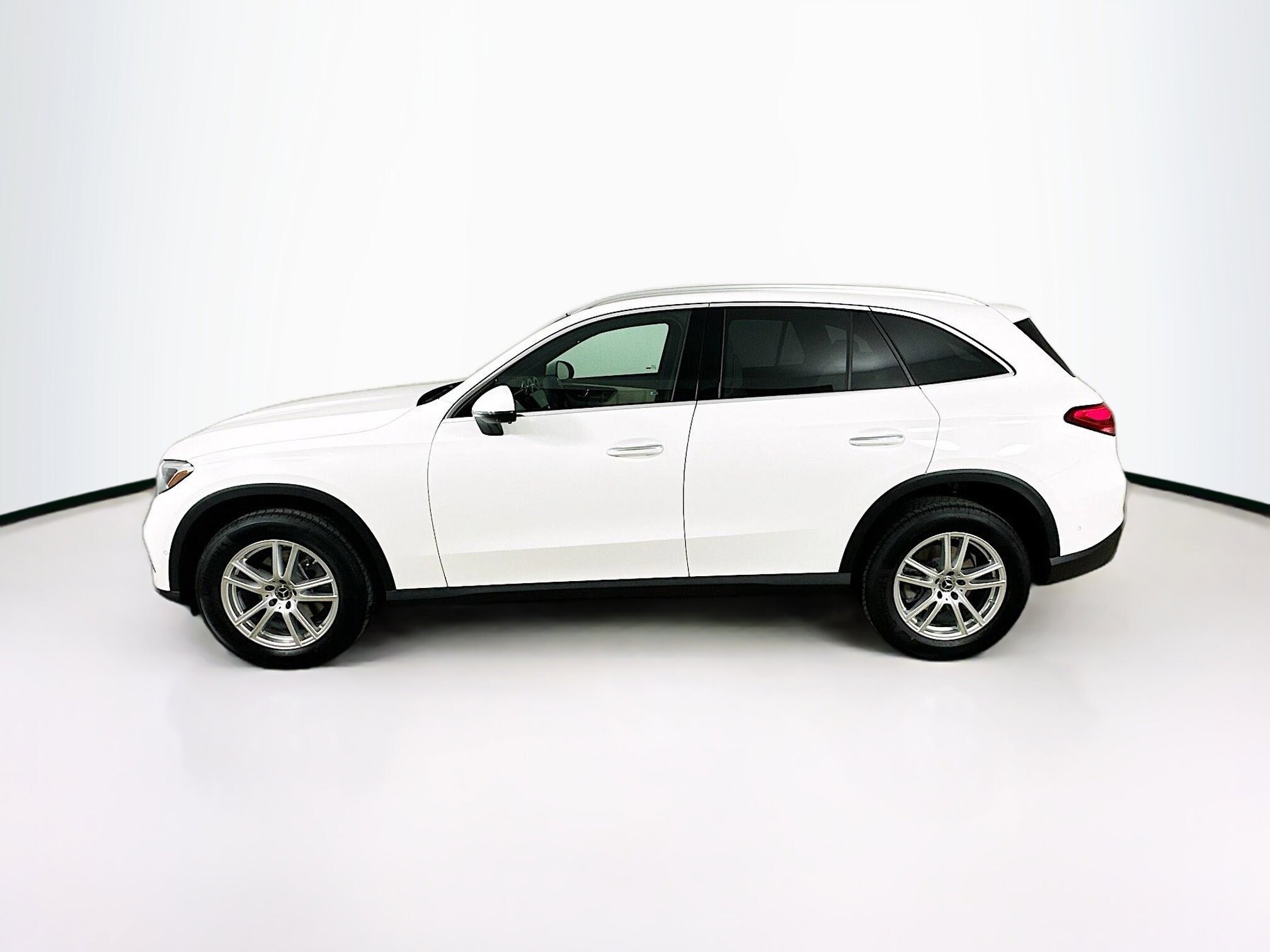 2025 Mercedes Benz GLC 300 4MATIC photo 3