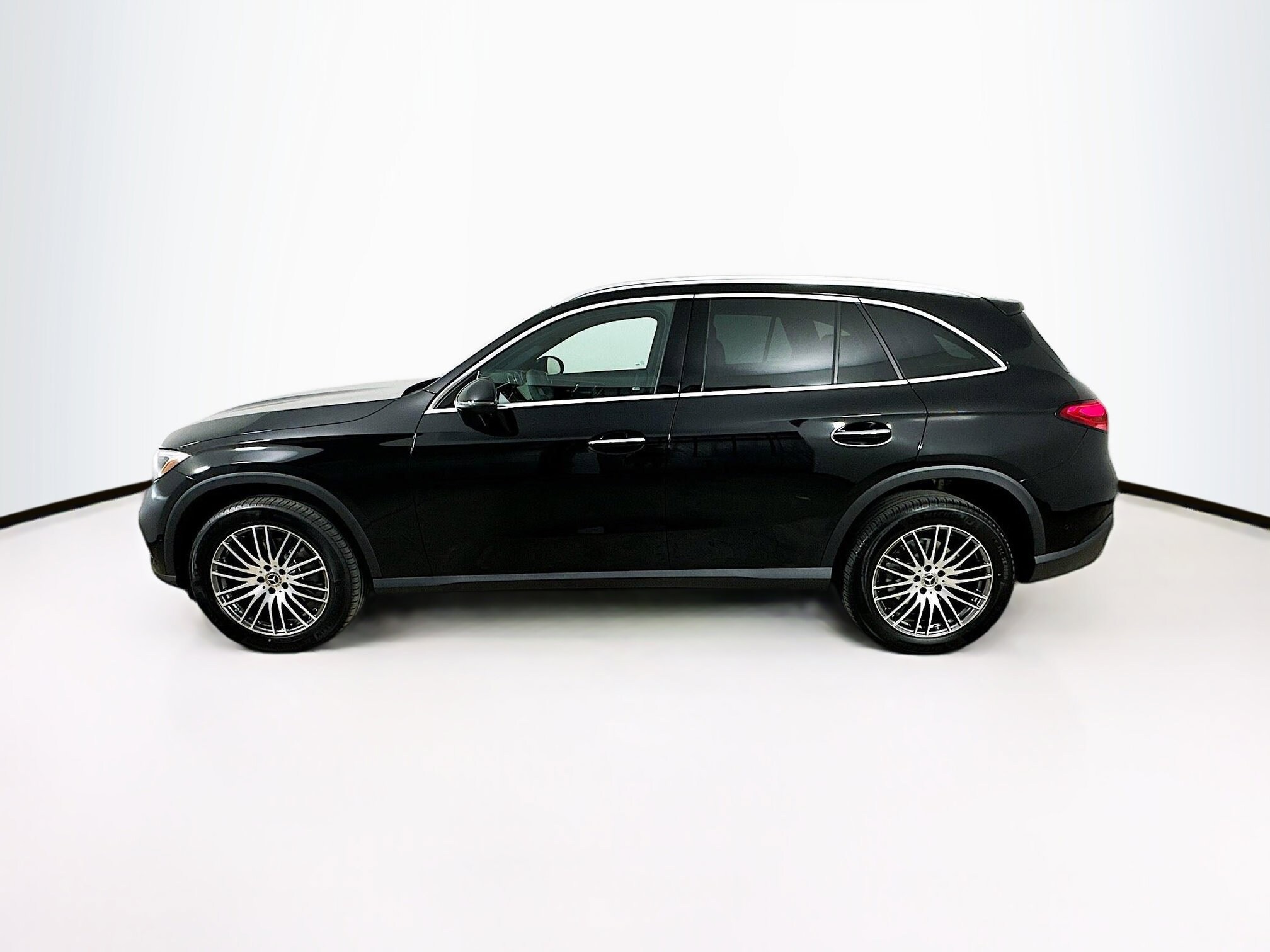 2026 Mercedes Benz GLC 300 4MATIC photo 4