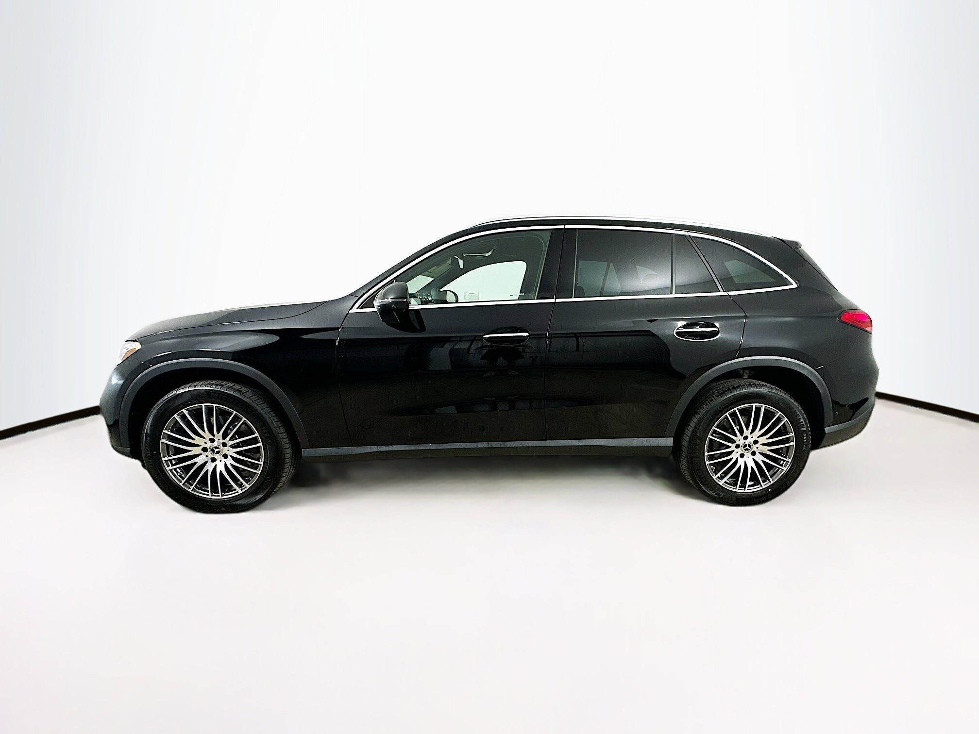 2026 Mercedes Benz GLC 300 4MATIC photo 2