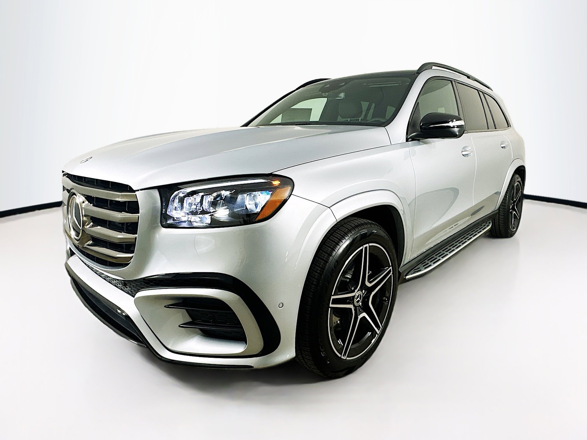 2026 Mercedes Benz GLS 450 4MATIC photo 3