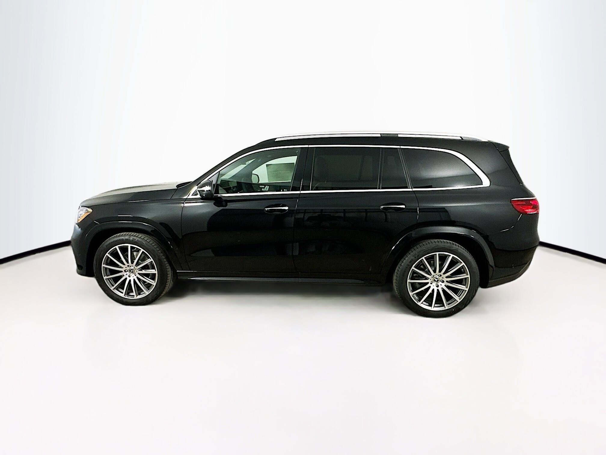 2025 Mercedes Benz GLS 450 4MATIC photo 4