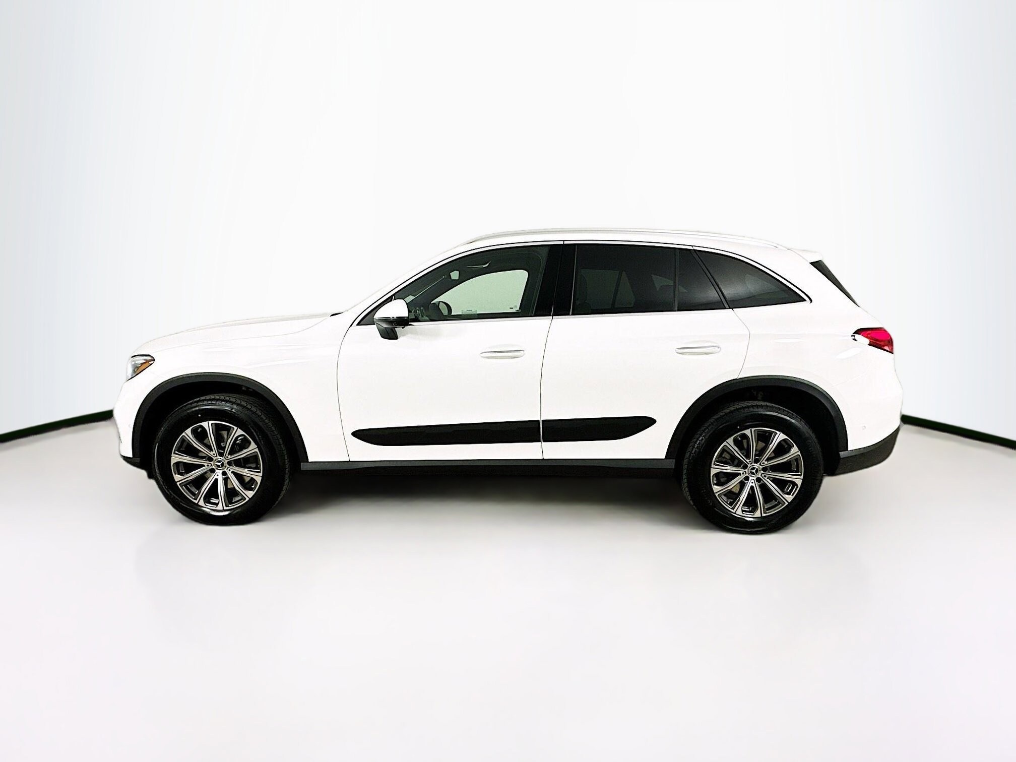 2025 Mercedes Benz GLC 300 4MATIC photo 4