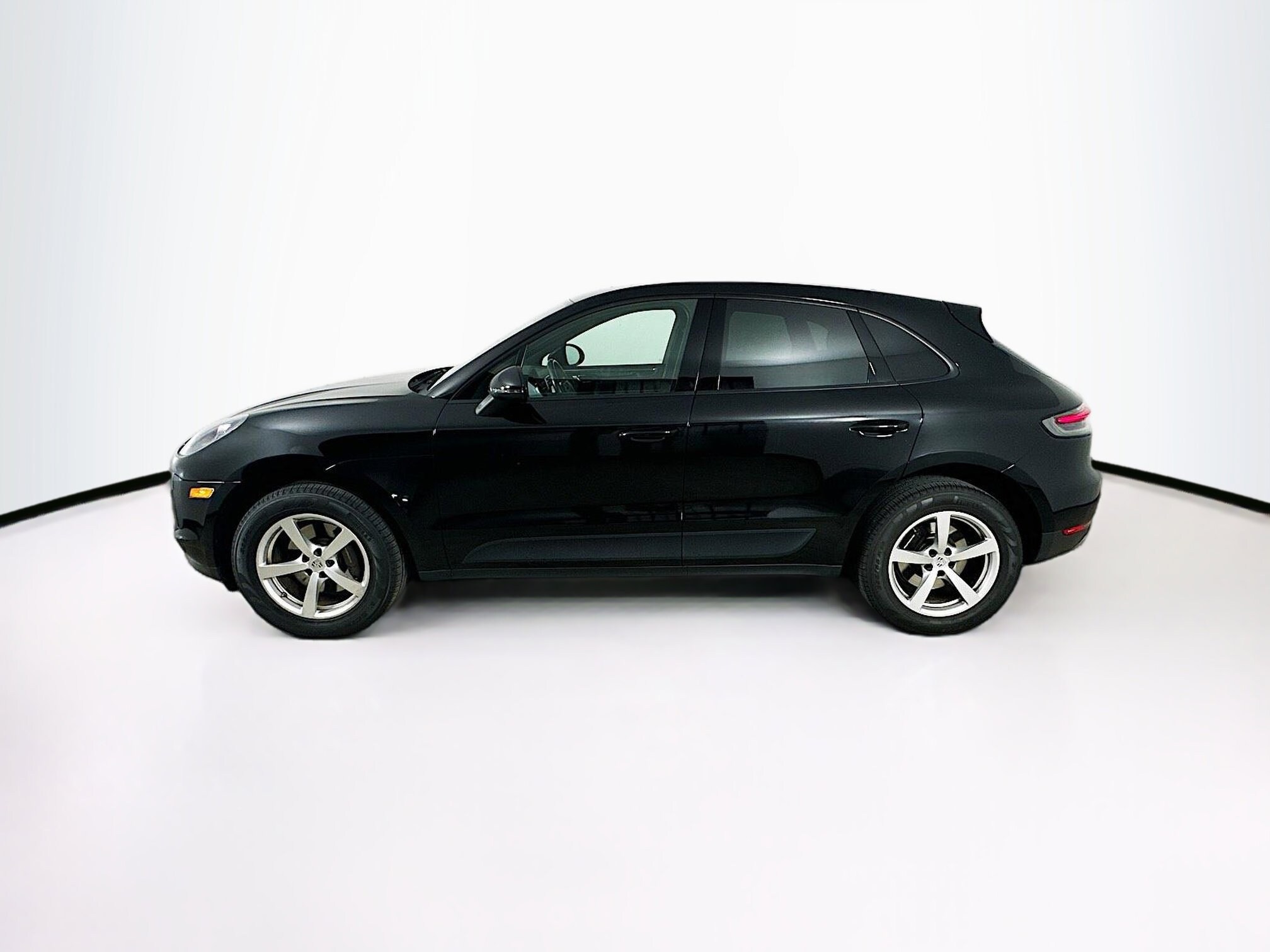 2020 Porsche Macan Base photo 2