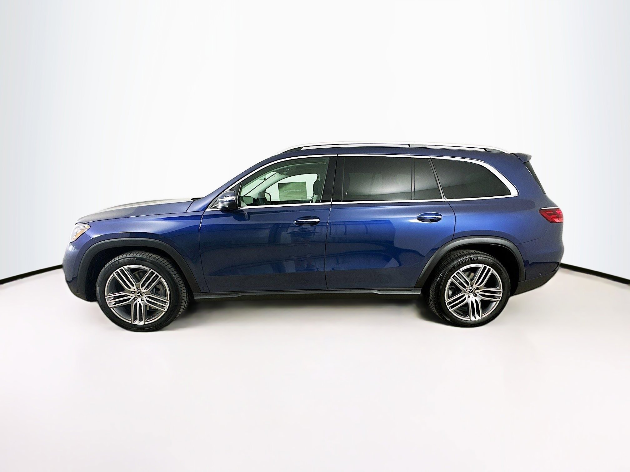 2026 Mercedes Benz GLS 450 4MATIC photo 2