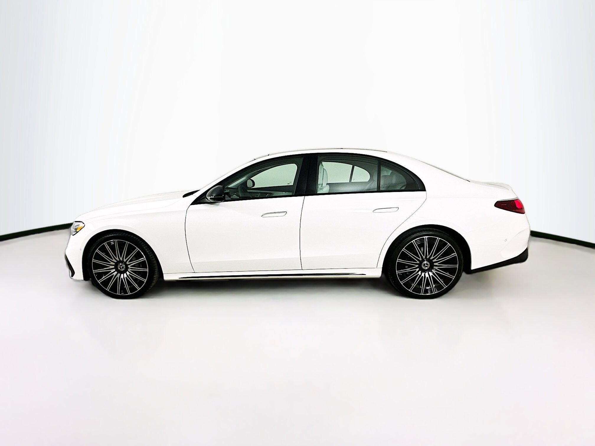 2025 Mercedes Benz E 350 4MATIC Sedan photo 4