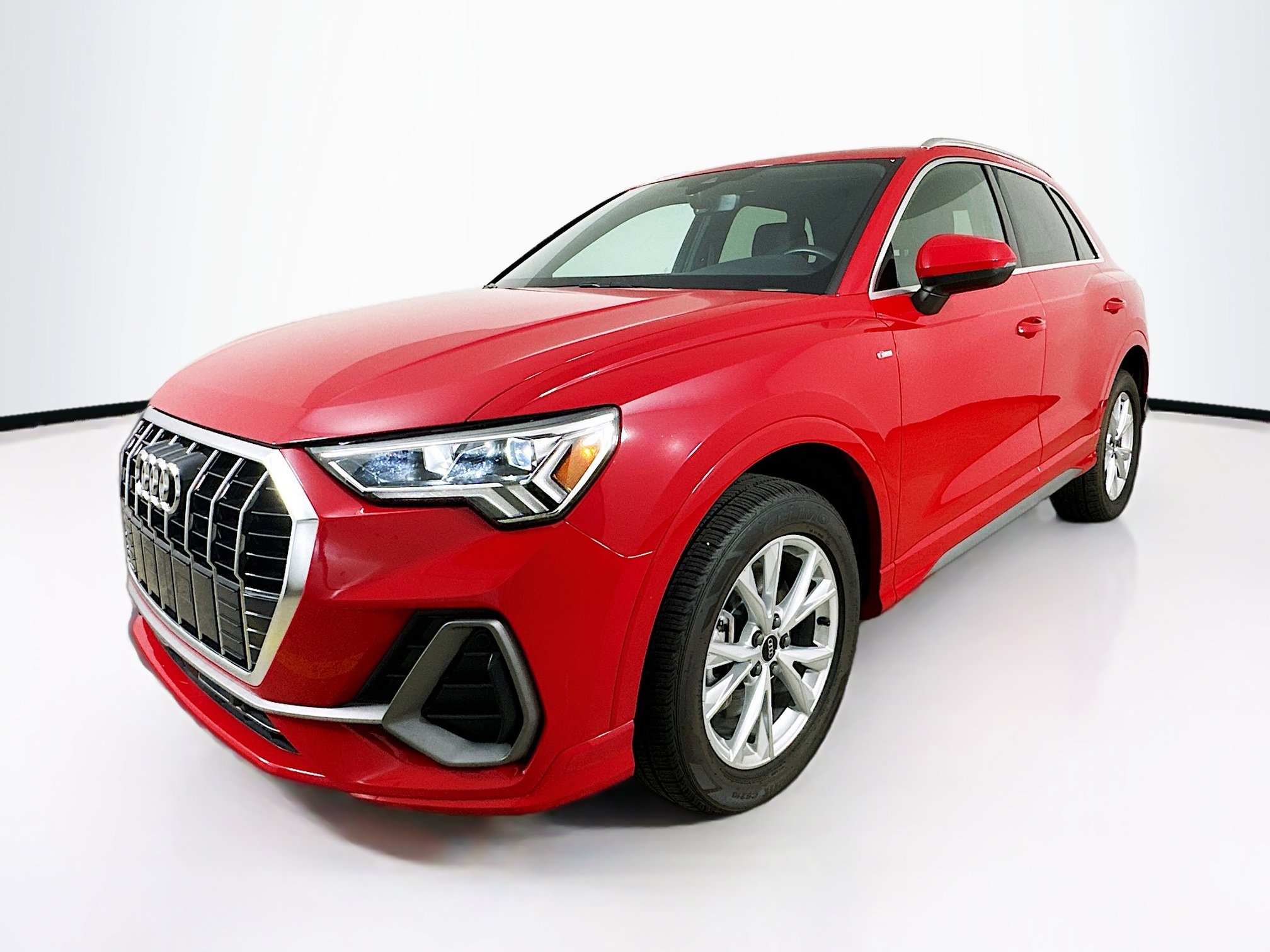 2024 Audi Q3 45 TFSI S line Premium photo 3