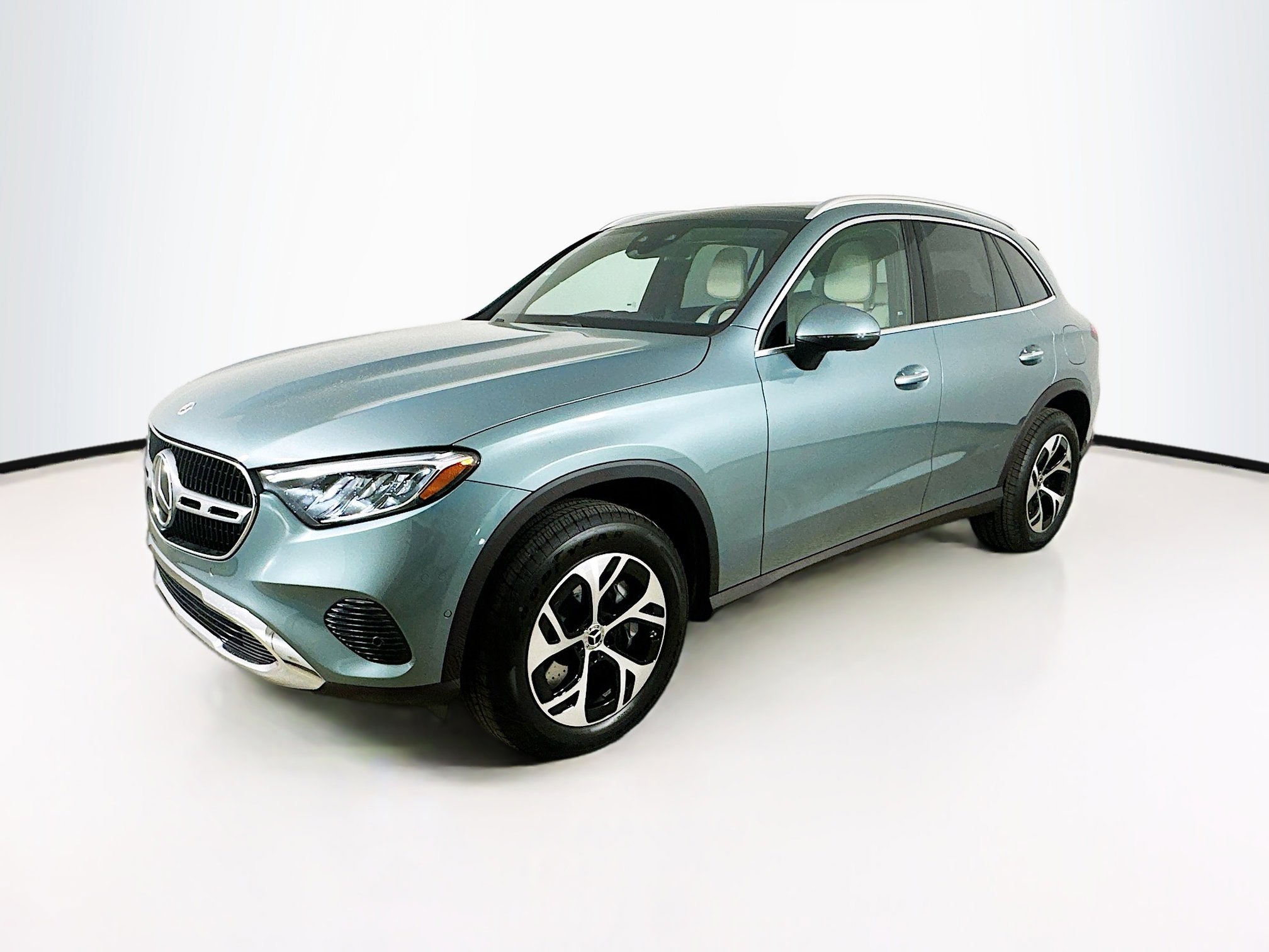 2026 Mercedes Benz GLC 350e 4MATIC photo 3