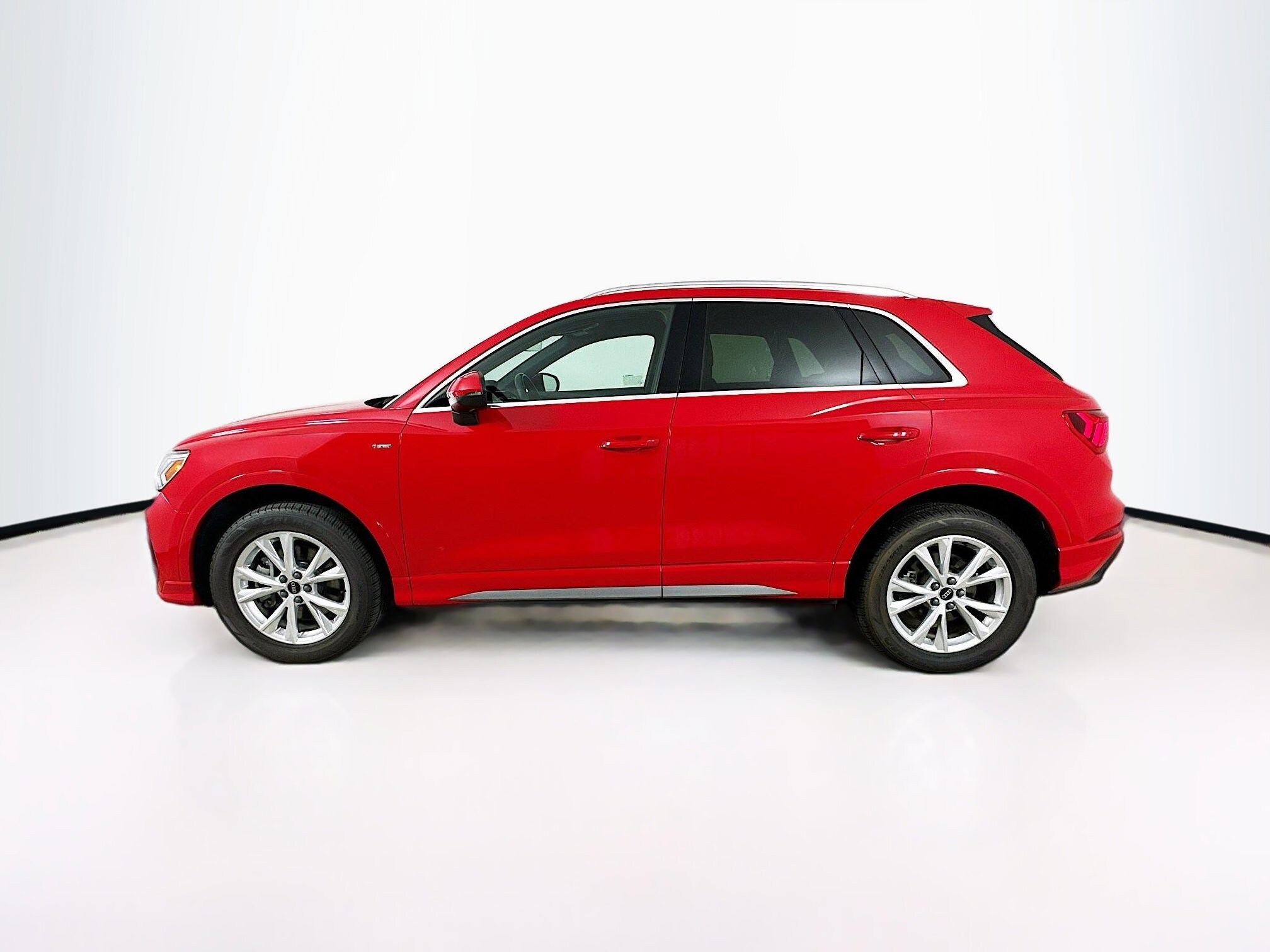 2024 Audi Q3 45 TFSI S line Premium photo 4