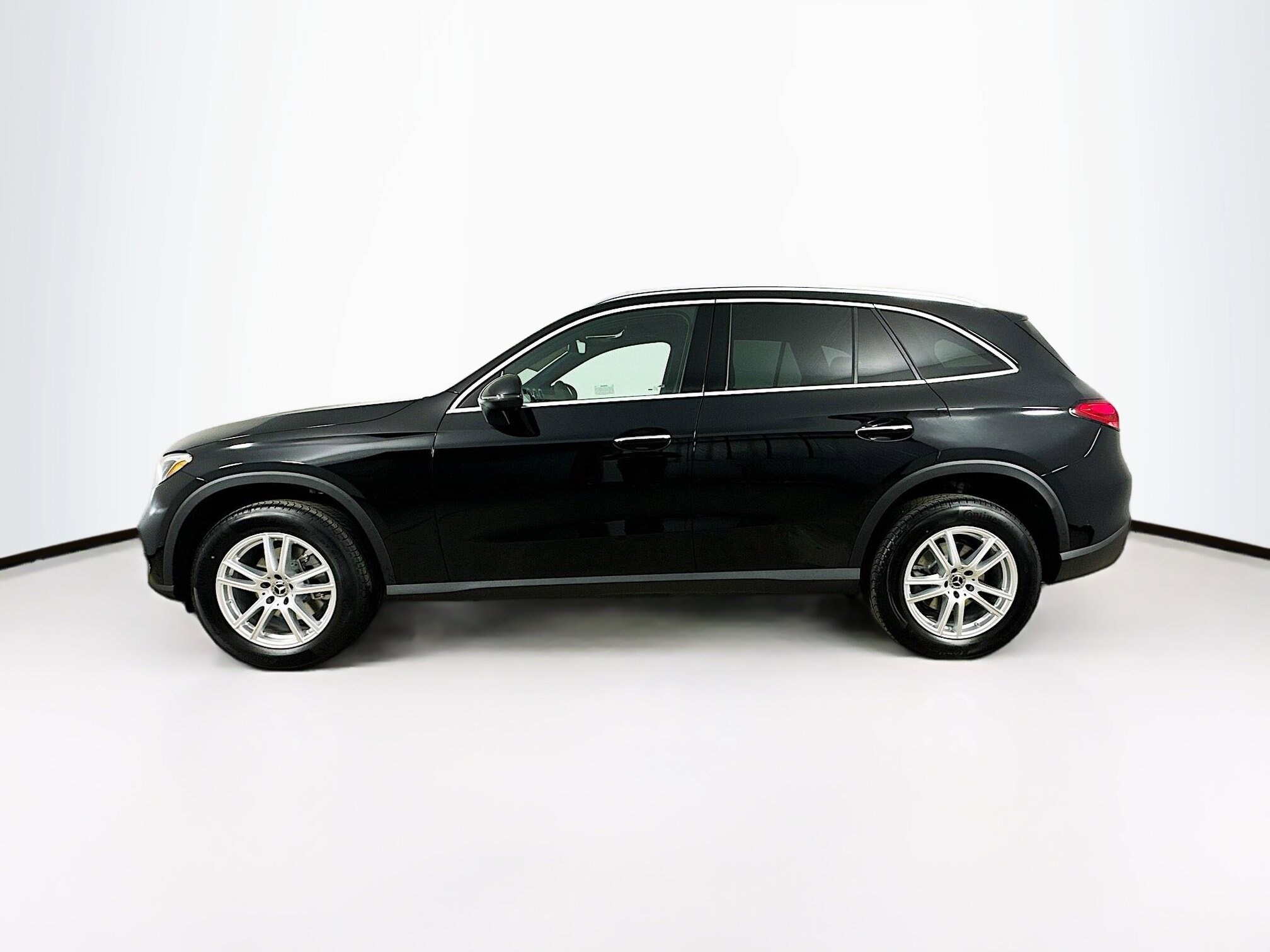 2025 Mercedes Benz GLC 300 4MATIC photo 4