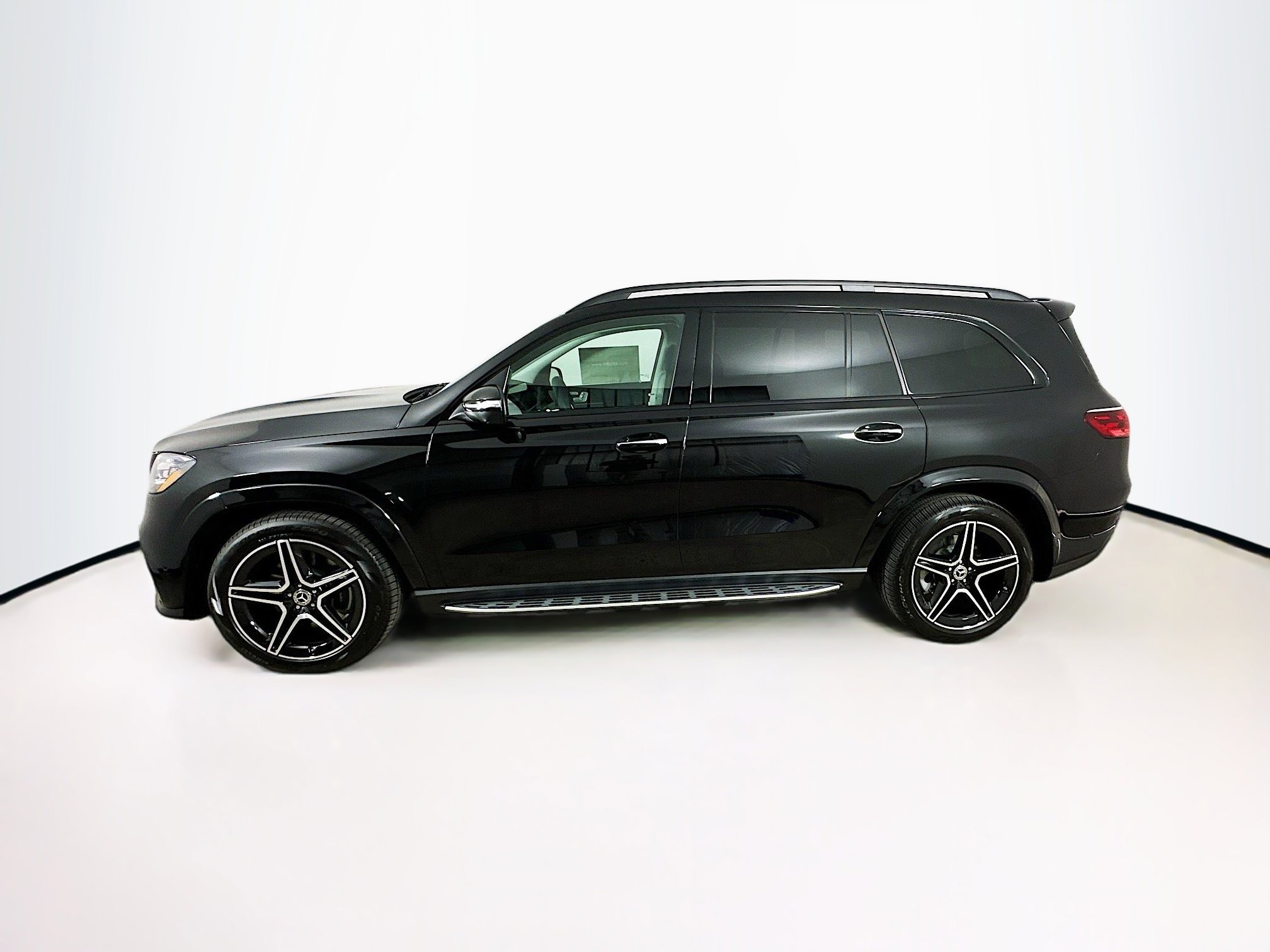 2026 Mercedes Benz GLS 450 4MATIC photo 3