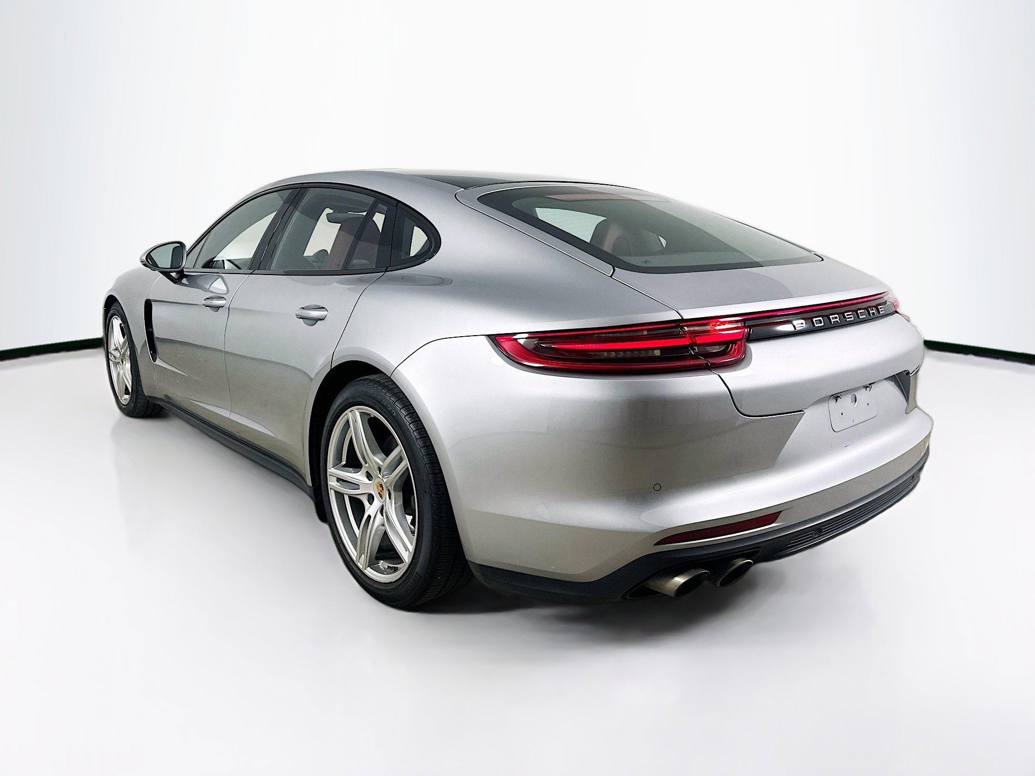 2018 Porsche Panamera 4S photo 4