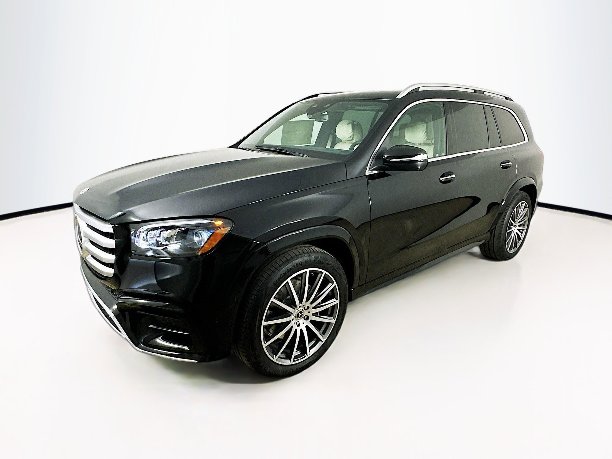 2025 Mercedes Benz GLS 450 4MATIC photo 3