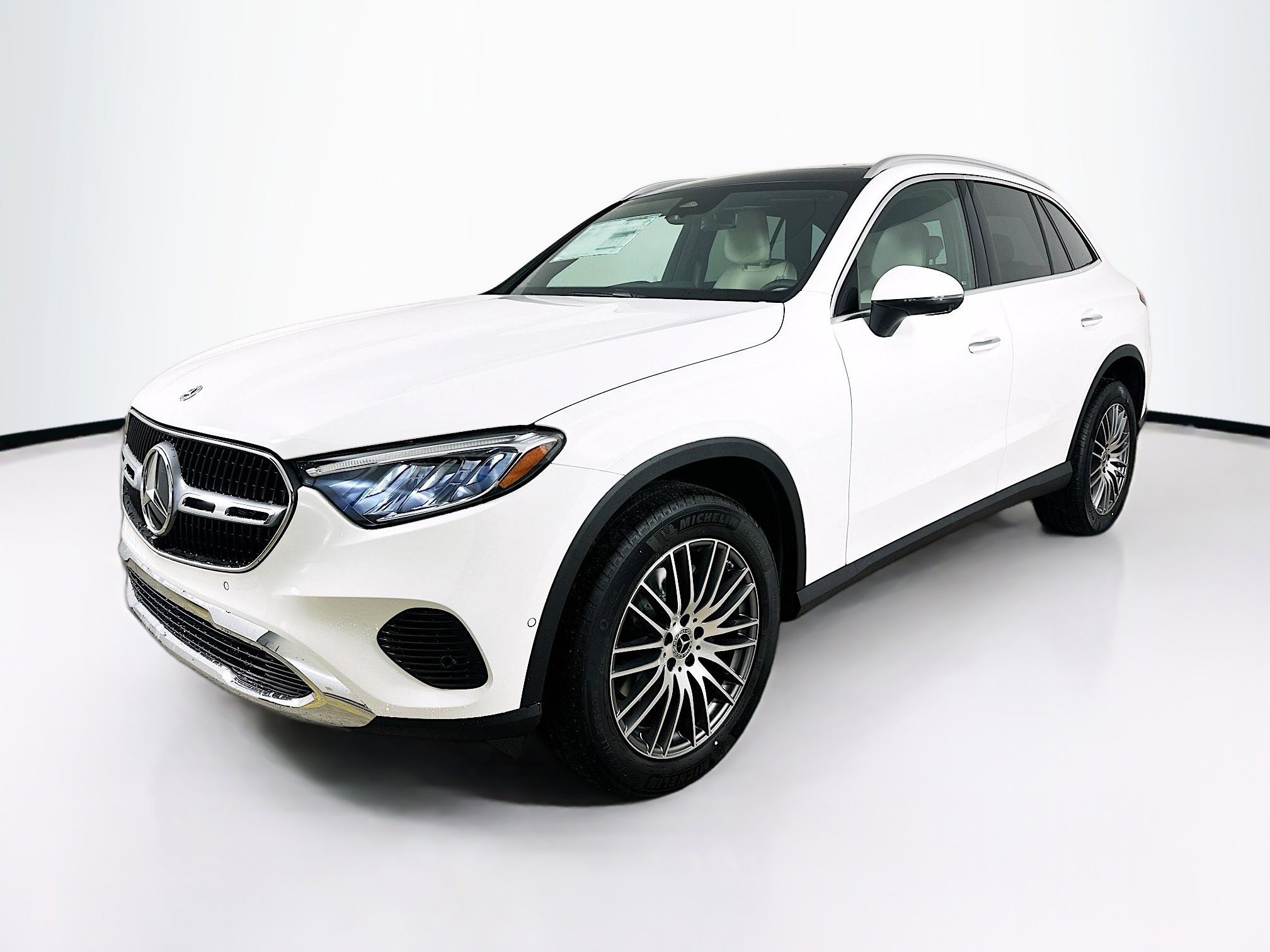 2026 Mercedes-Benz GLC Base's photo
