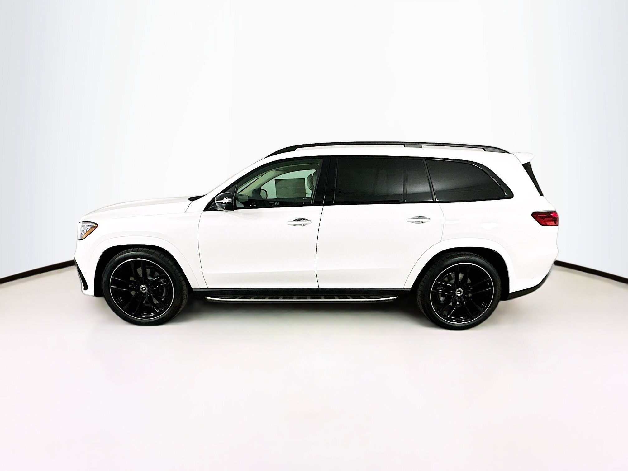 2026 Mercedes Benz GLS 450 4MATIC photo 4