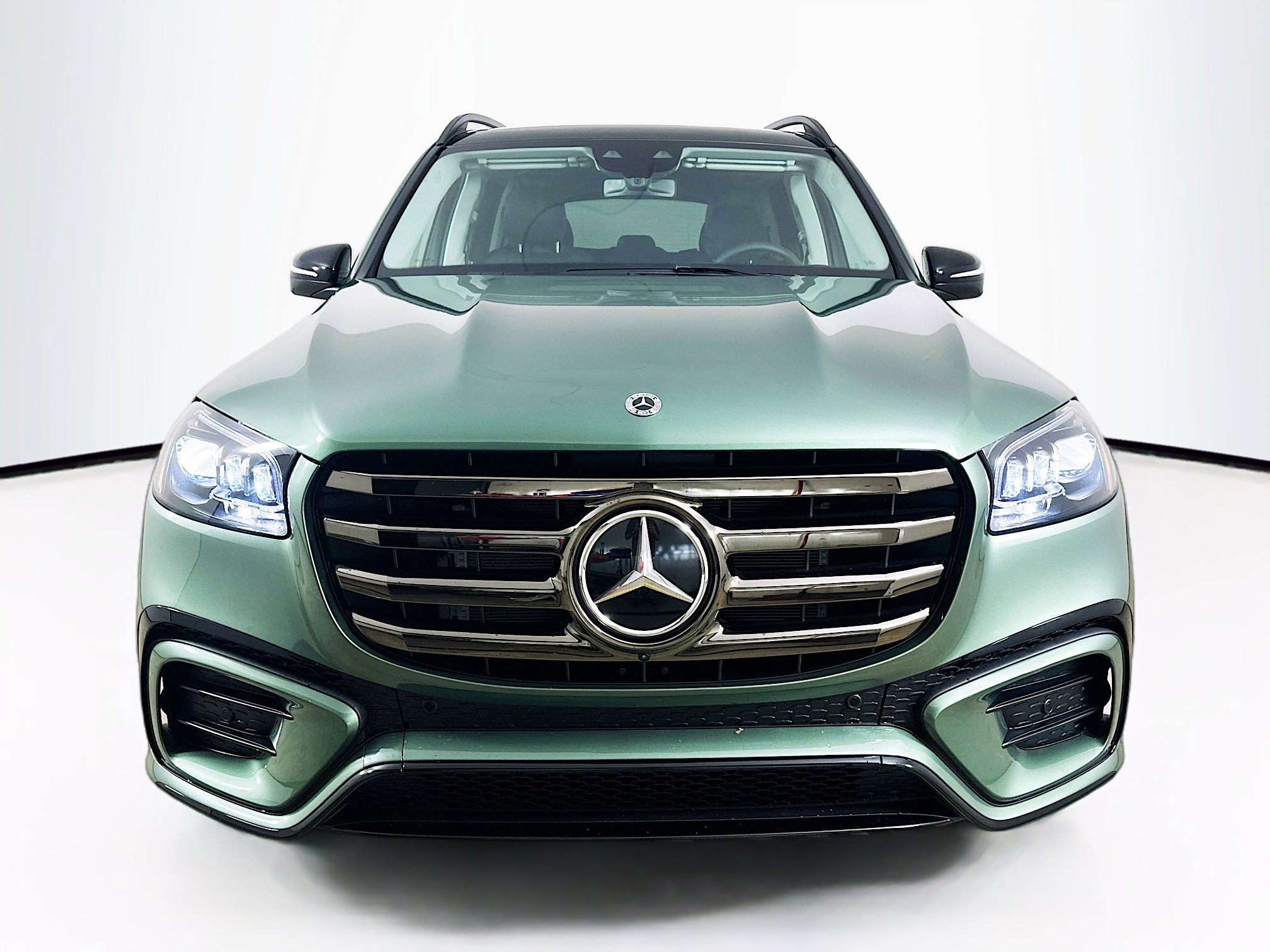 2026 Mercedes Benz GLS 450 4MATIC photo 2