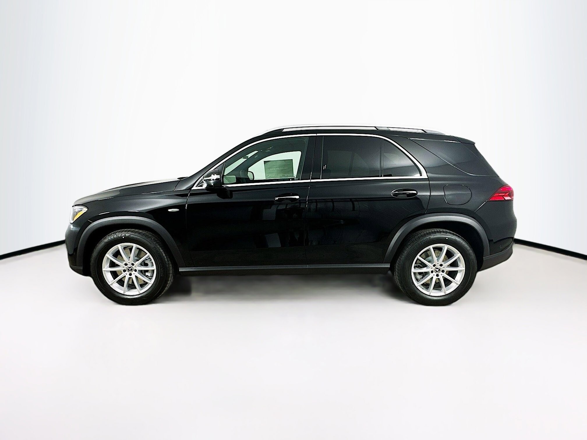 2025 Mercedes Benz GLE 450e 4MATIC photo 2