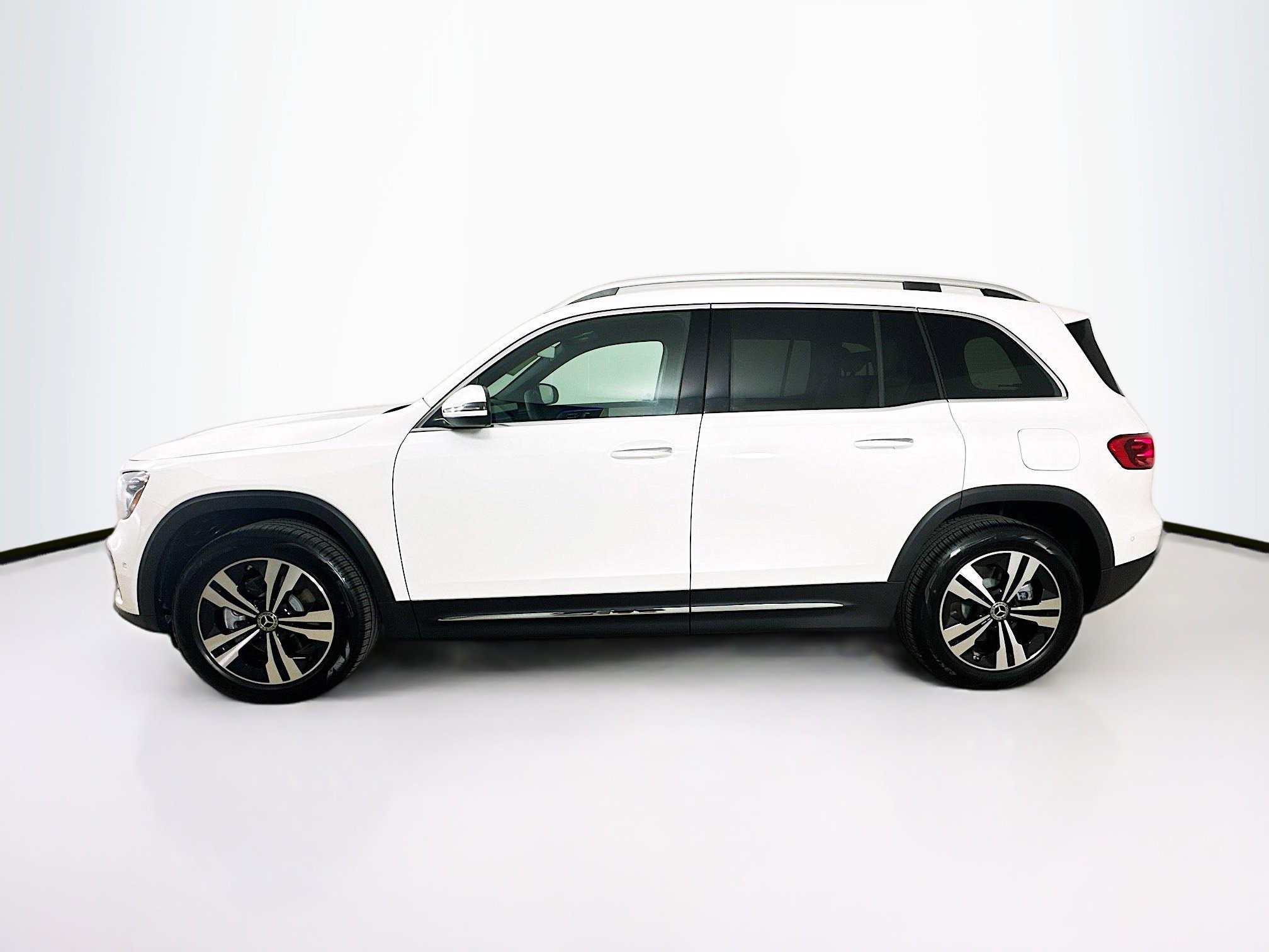 2025 Mercedes Benz GLB 250 4MATIC photo 2