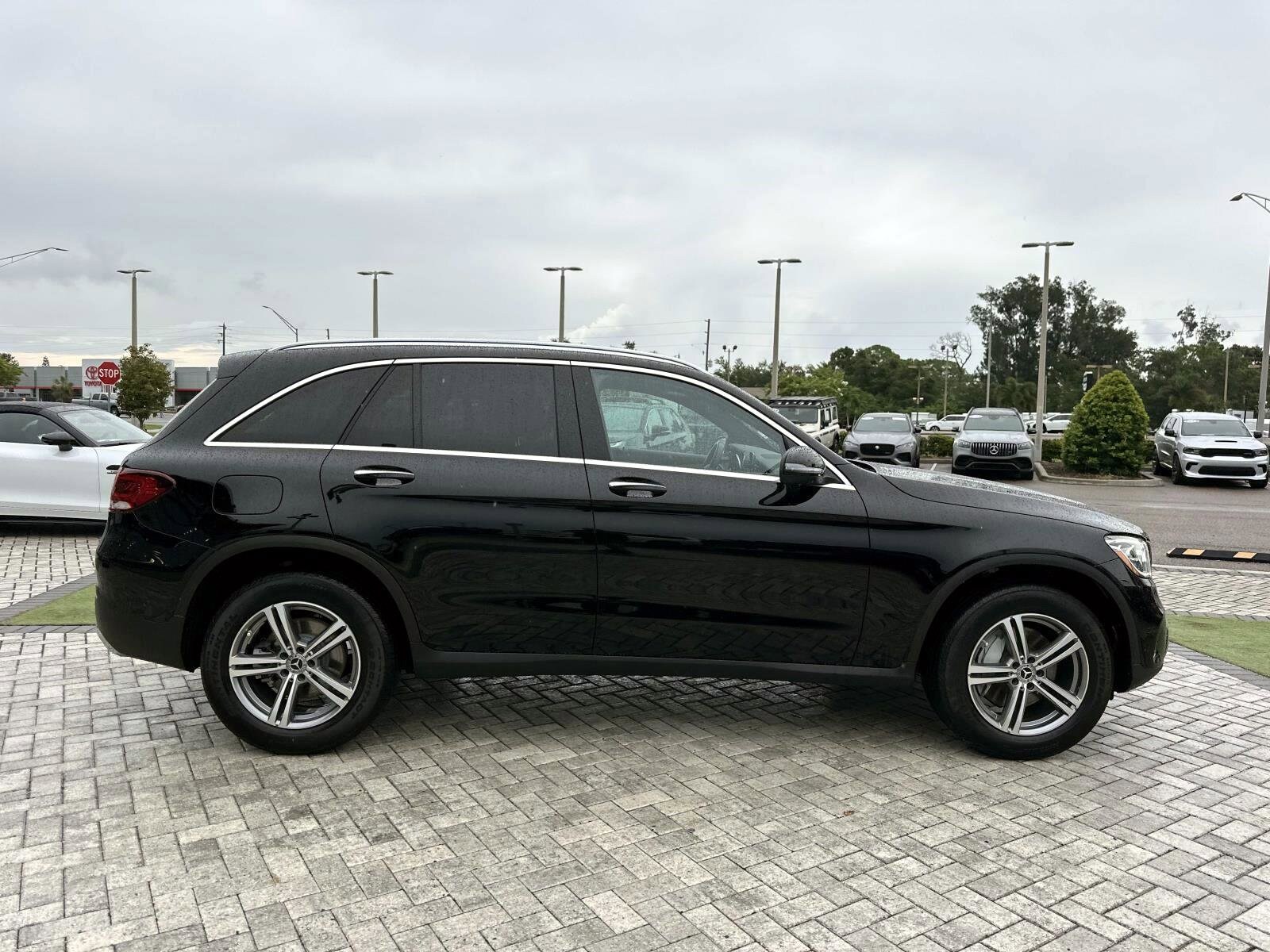2022 Mercedes Benz GLC 300 photo 2