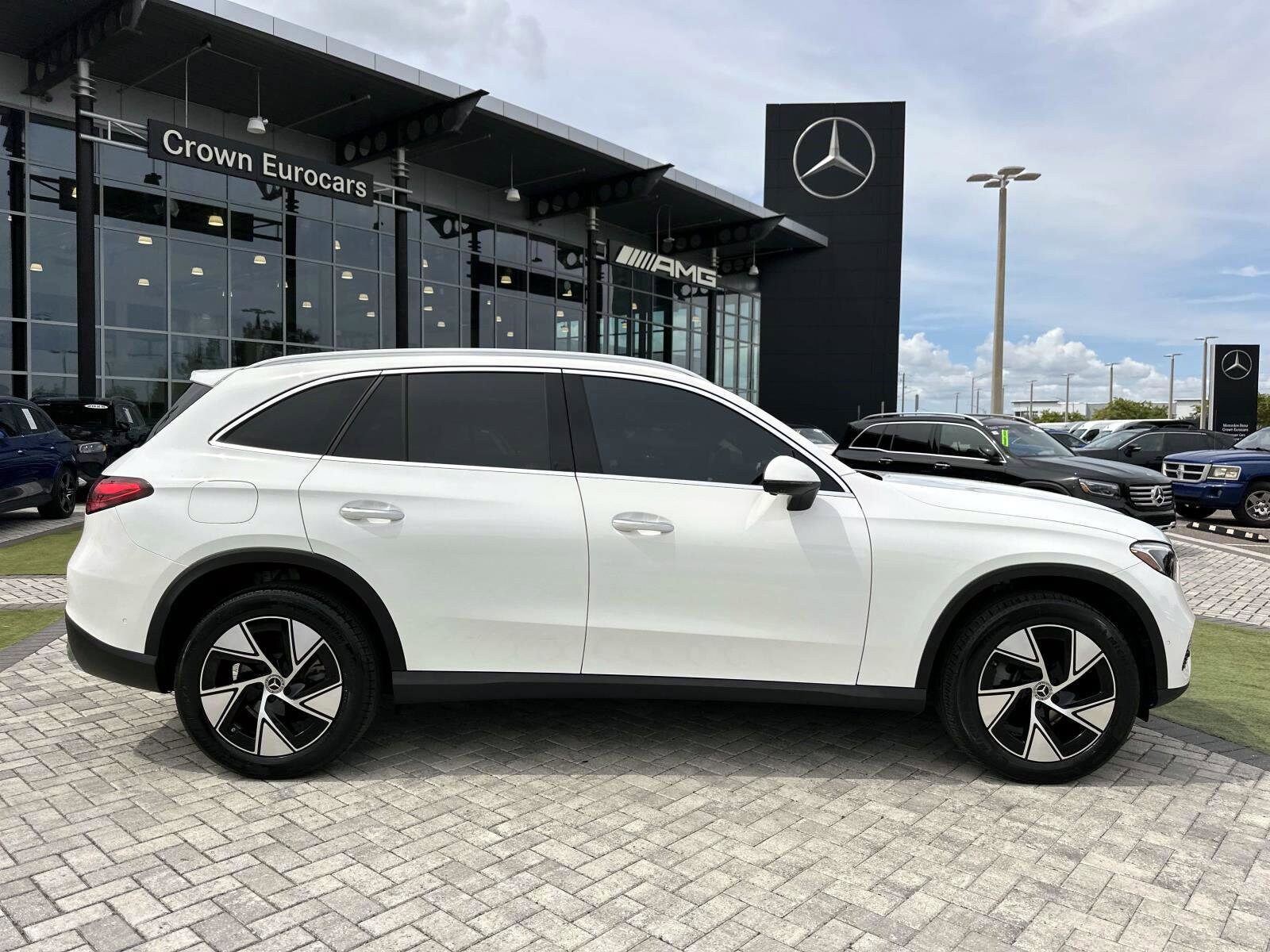 2024 Mercedes Benz GLC 300 photo 3