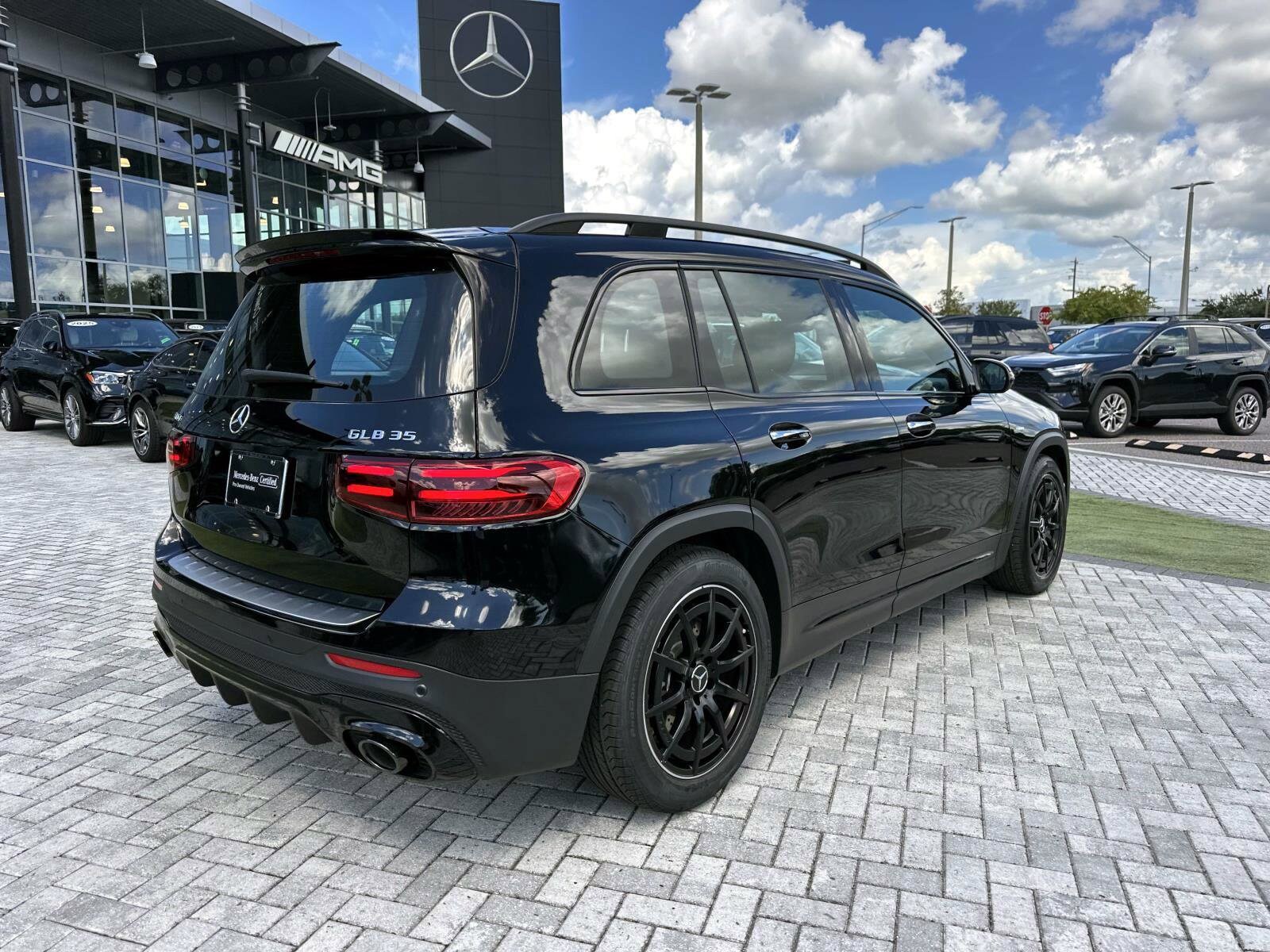 2025 Mercedes Benz GLB 35 AMG 4MATIC photo 3