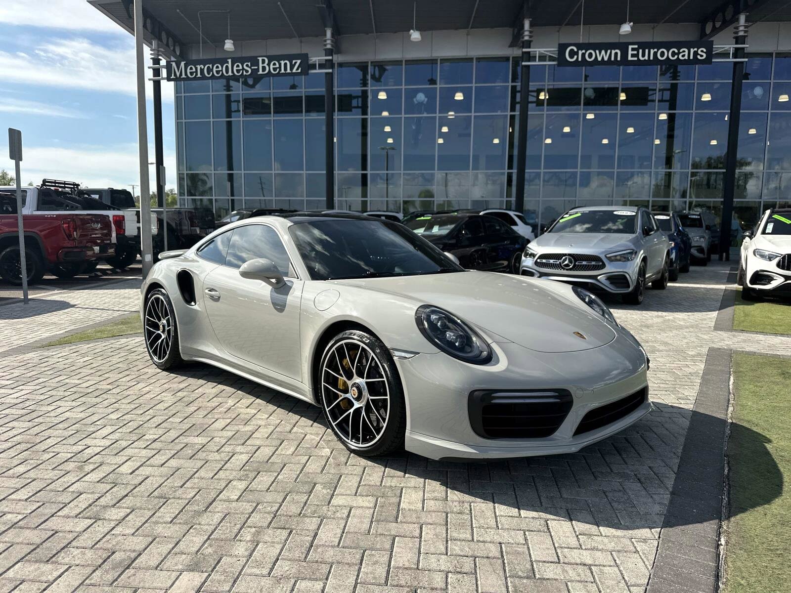 2019 Porsche 911 Turbo S photo 2