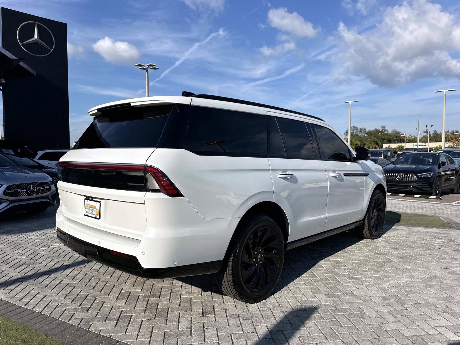 2025 Lincoln Navigator Reserve photo 3