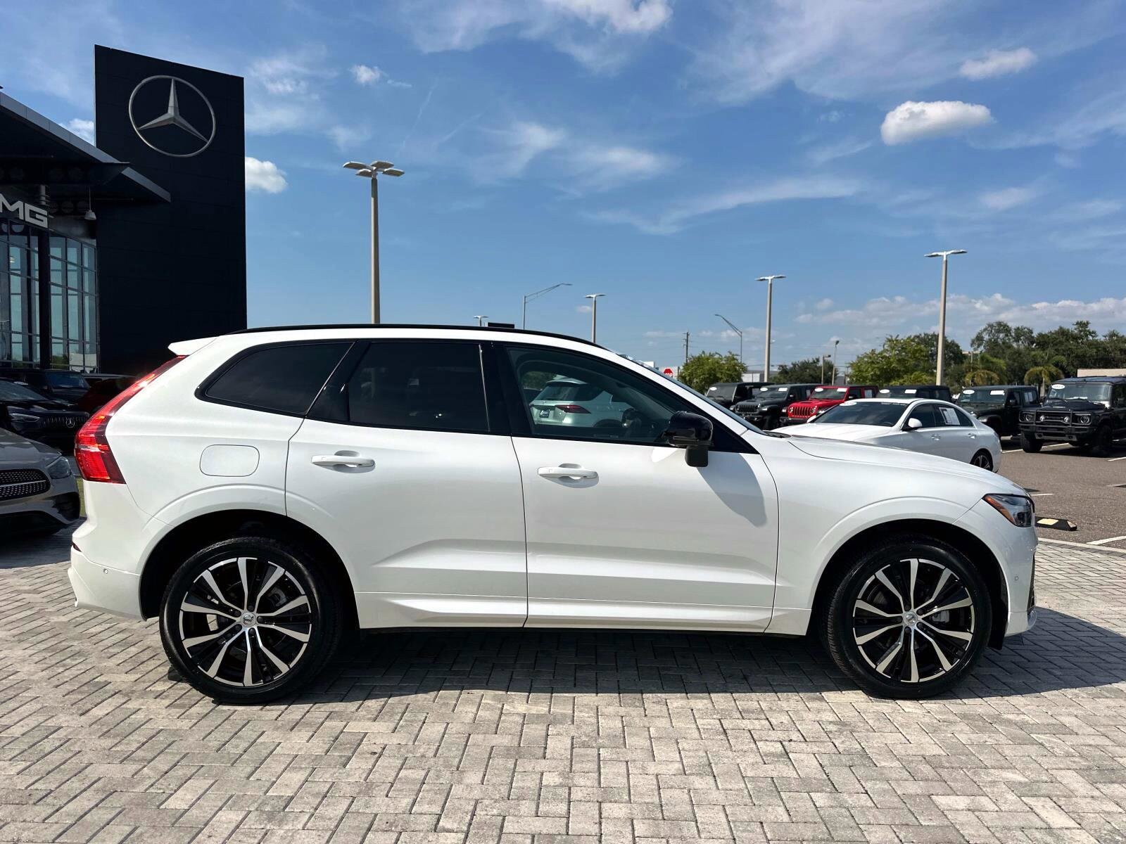 2025 Volvo XC60 Plus photo 3