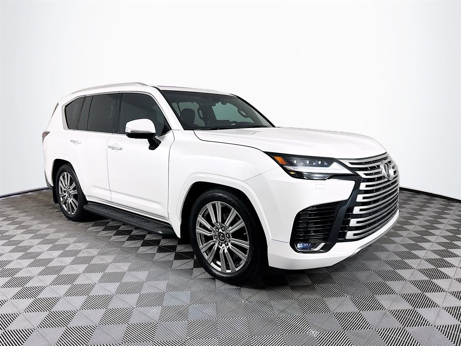 2023 Lexus LX 600 Ultra Luxury photo 2