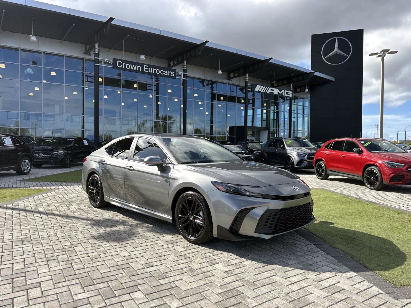 2025 Toyota Camry LE photo 2