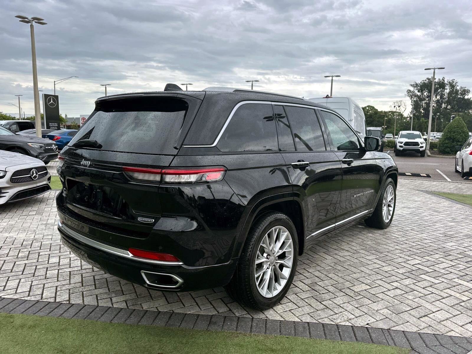 2024 Jeep Grand Cherokee Summit photo 4