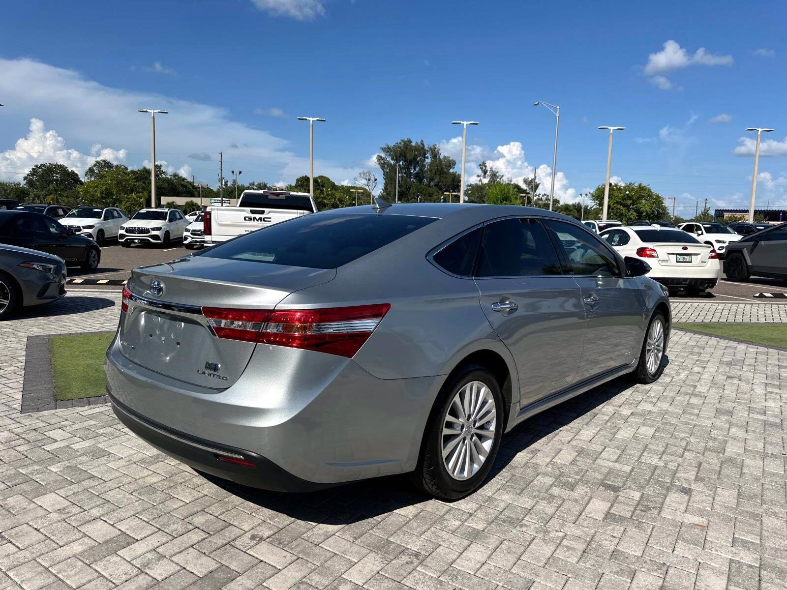 2015 Toyota Avalon Hybrid Limited photo 3