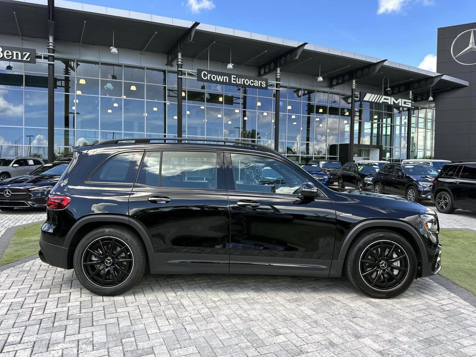2025 Mercedes Benz GLB 35 AMG 4MATIC photo 2