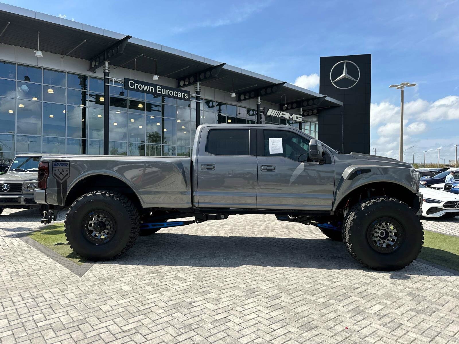 2022 Ford F-350 Lariat photo 3