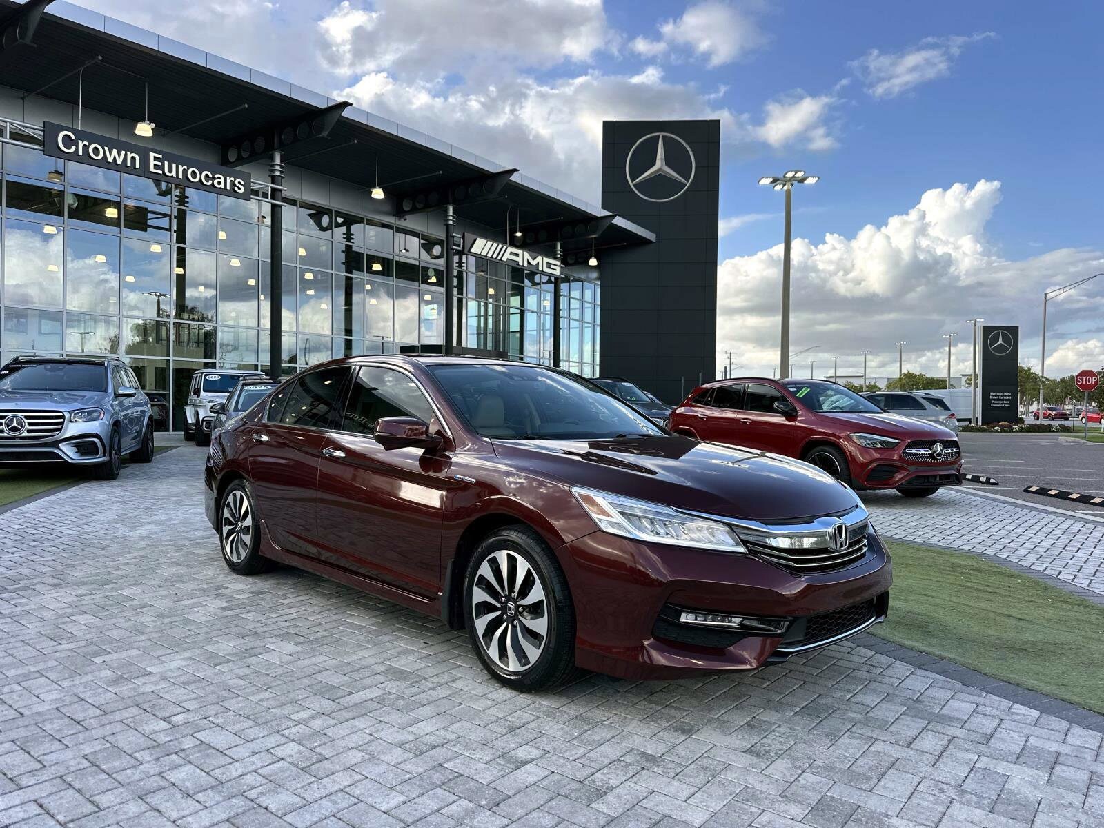 2017 Honda Accord Hybrid Touring photo 2