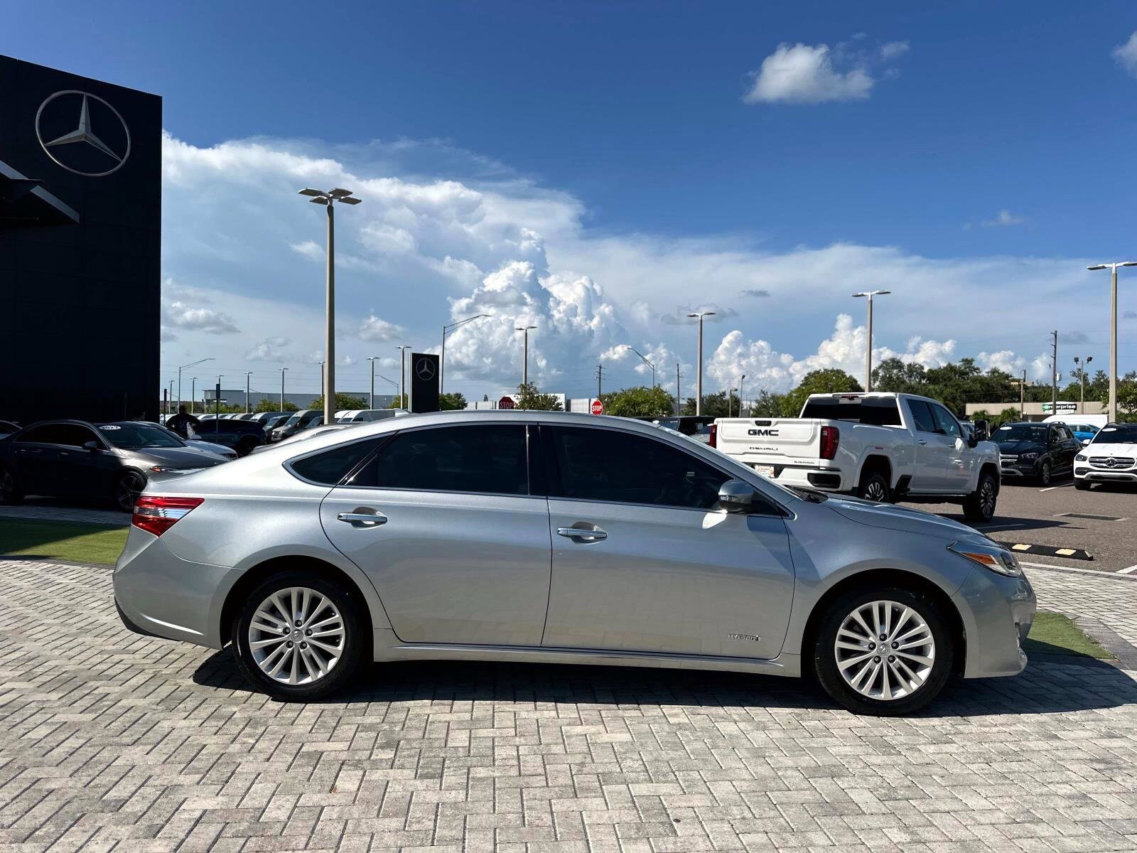 2015 Toyota Avalon Hybrid Limited photo 2