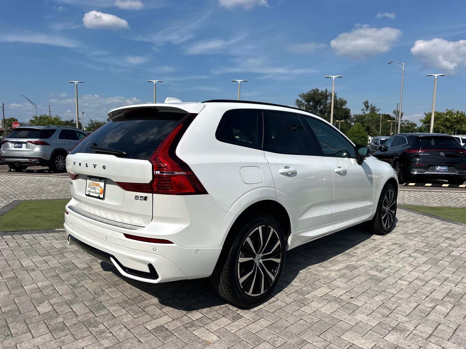 2025 Volvo XC60 Plus photo 4