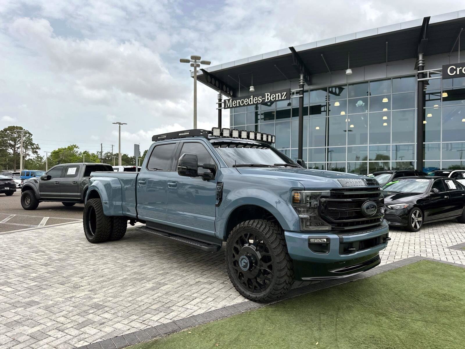 2020 Ford F-350 Lariat photo 2