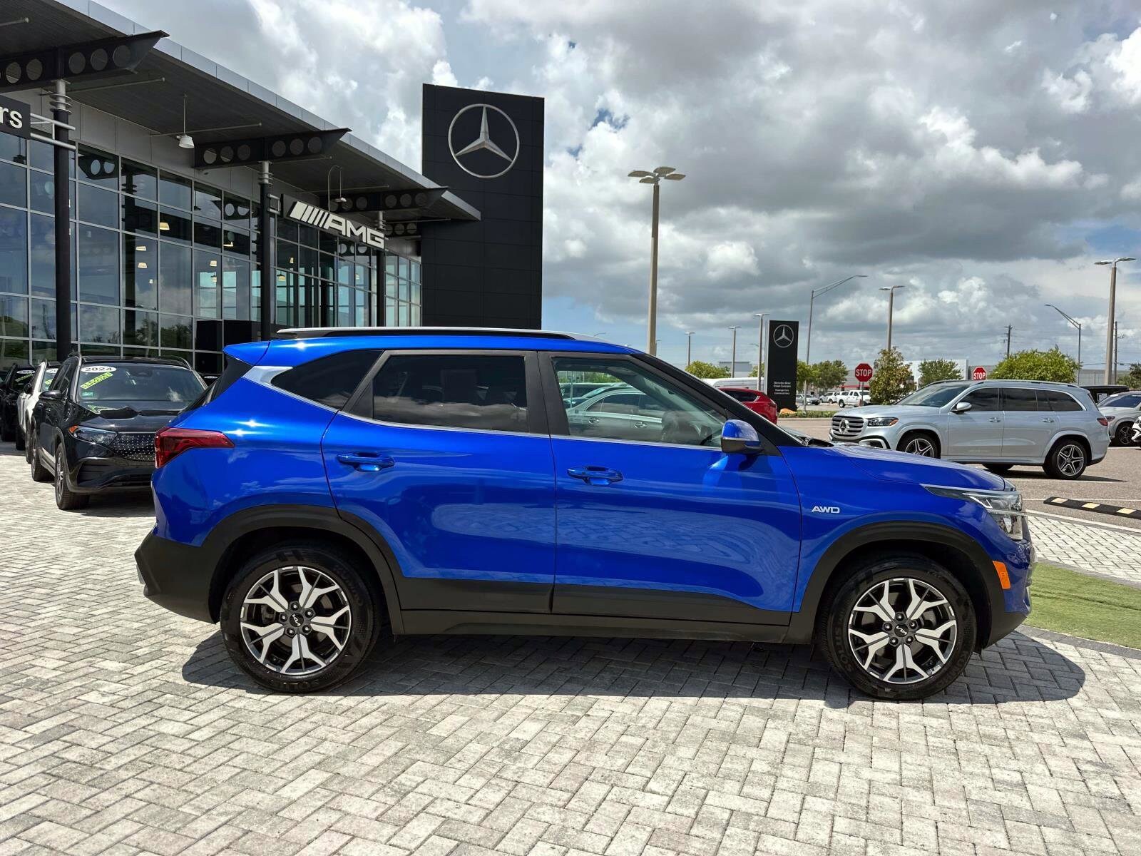 2023 Kia Seltos EX photo 3