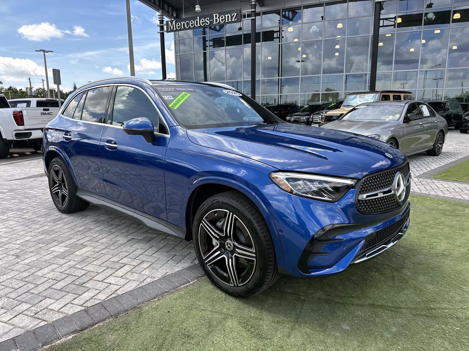 2025 Mercedes Benz GLC 350e 4MATIC photo 2