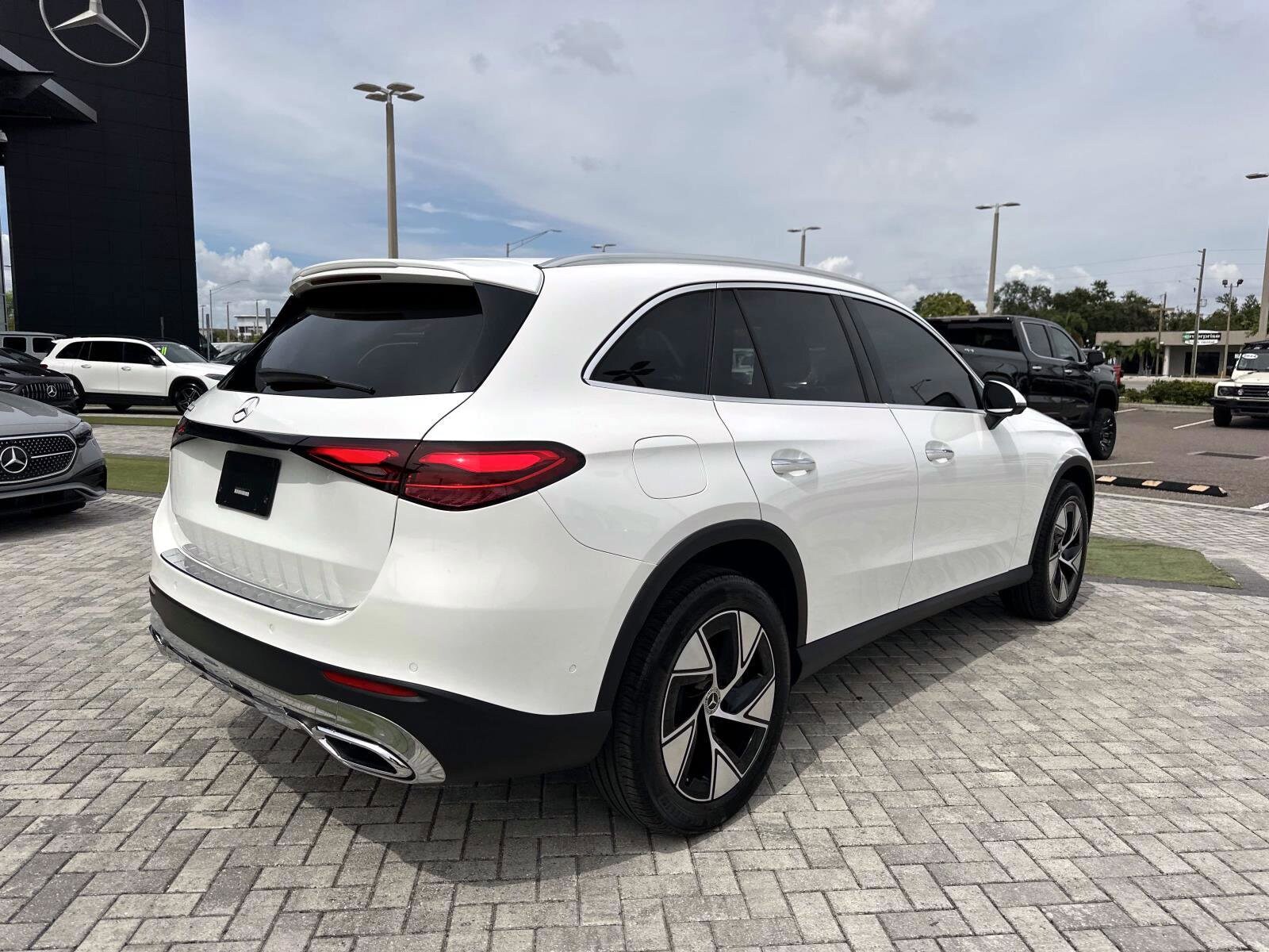 2024 Mercedes Benz GLC 300 photo 4